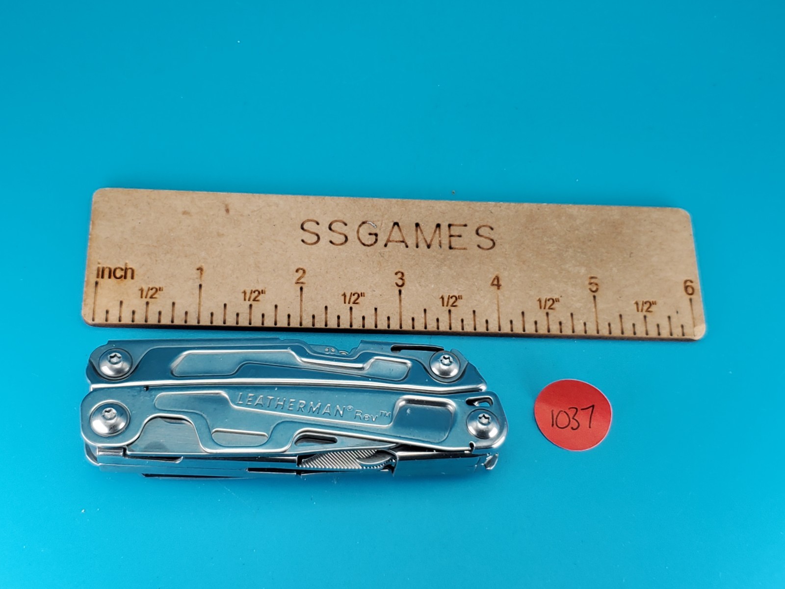 Leatherman Rev 3.8″ Multi-Tool, Stainless! *SOME RUST ON ITEM*