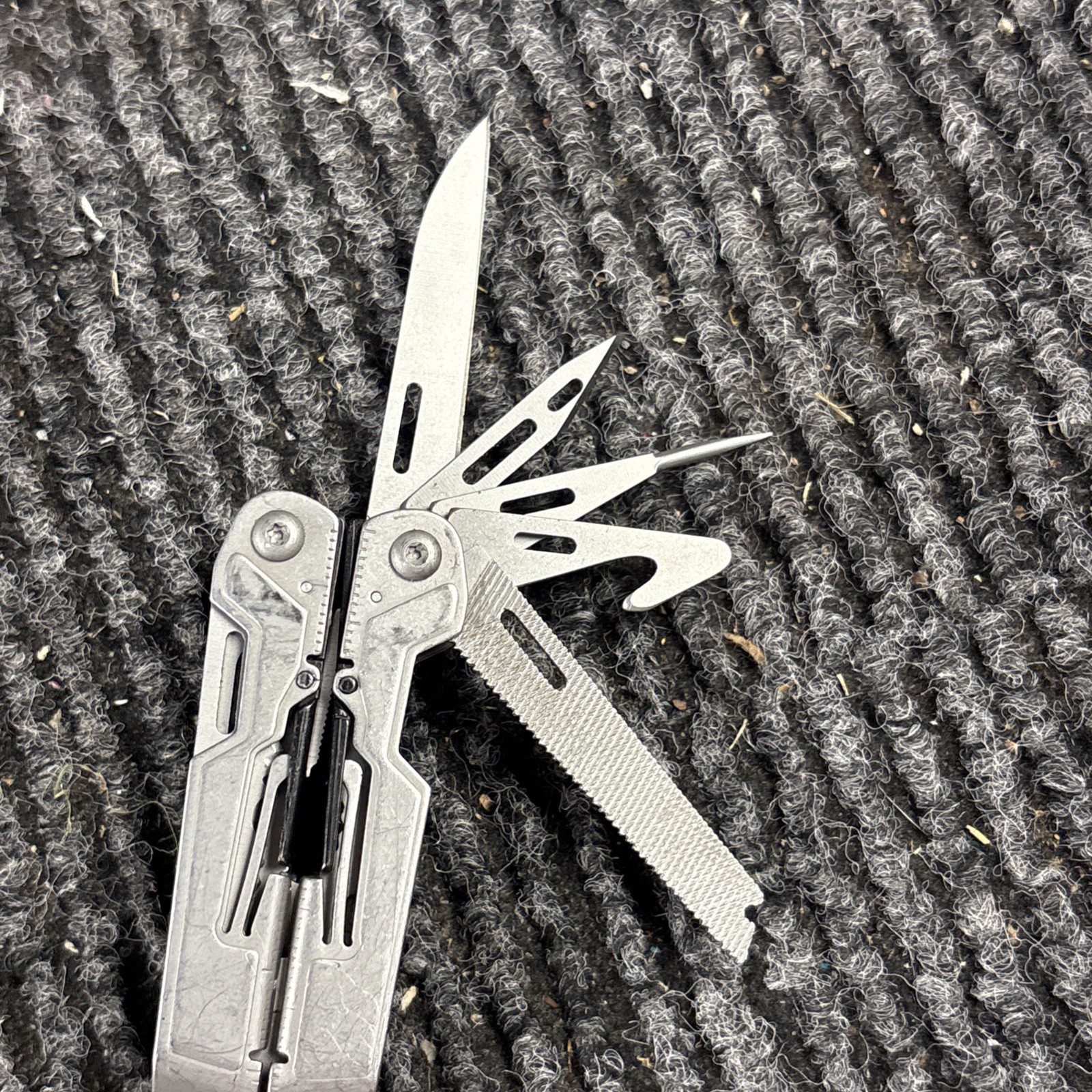 SOG POWER PINT MULTI TOOL PLIERS KNIFE SMALL (408)