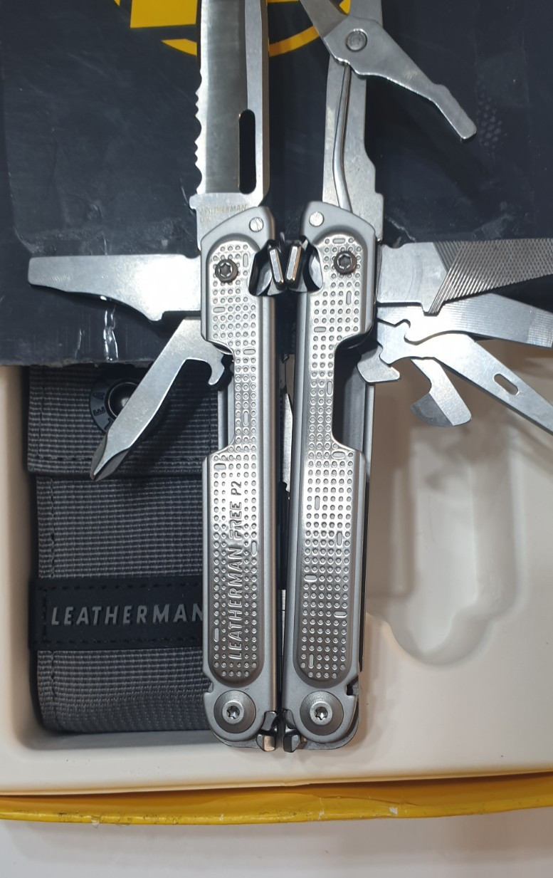 🔥🔥🔥 Leatherman Free P2 One Hand Opening Multi Tool Retired Rare New in Box