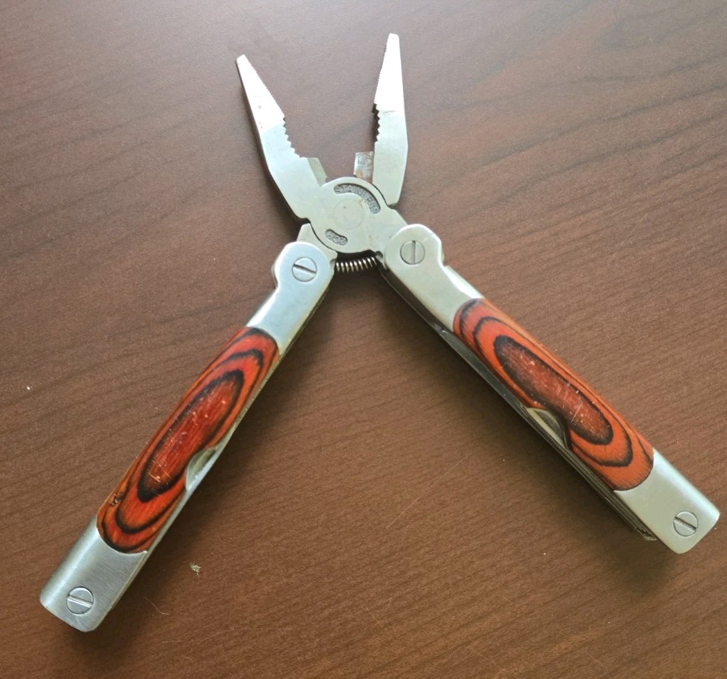 14-in-1 Multi Tool Pliers Stainless 2Cr Steel Wood Handle Pocket Knife Saw