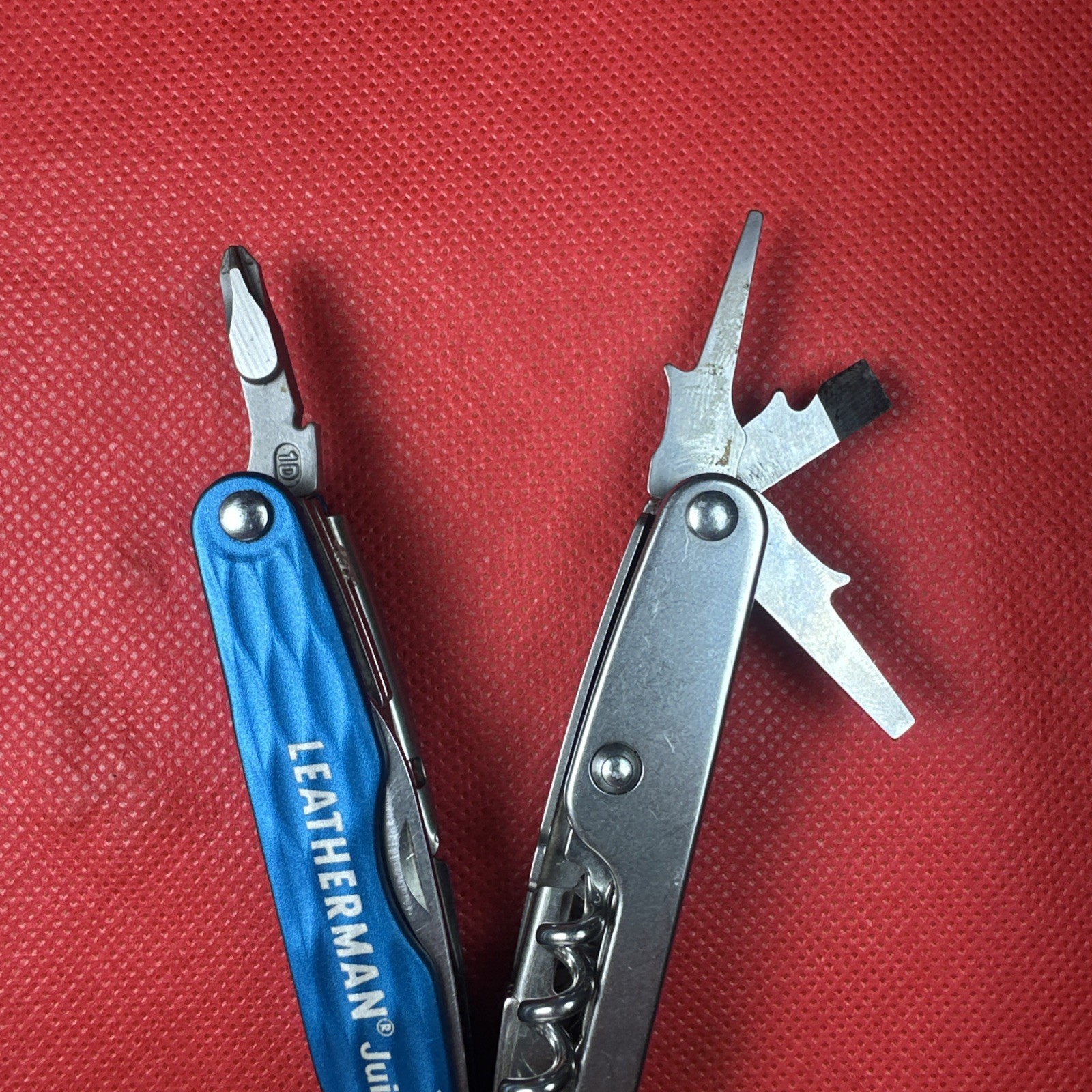 Rare & Discontinued Blue Gen 2 Leatherman Juice CS4, Fish, Home, Great EDC