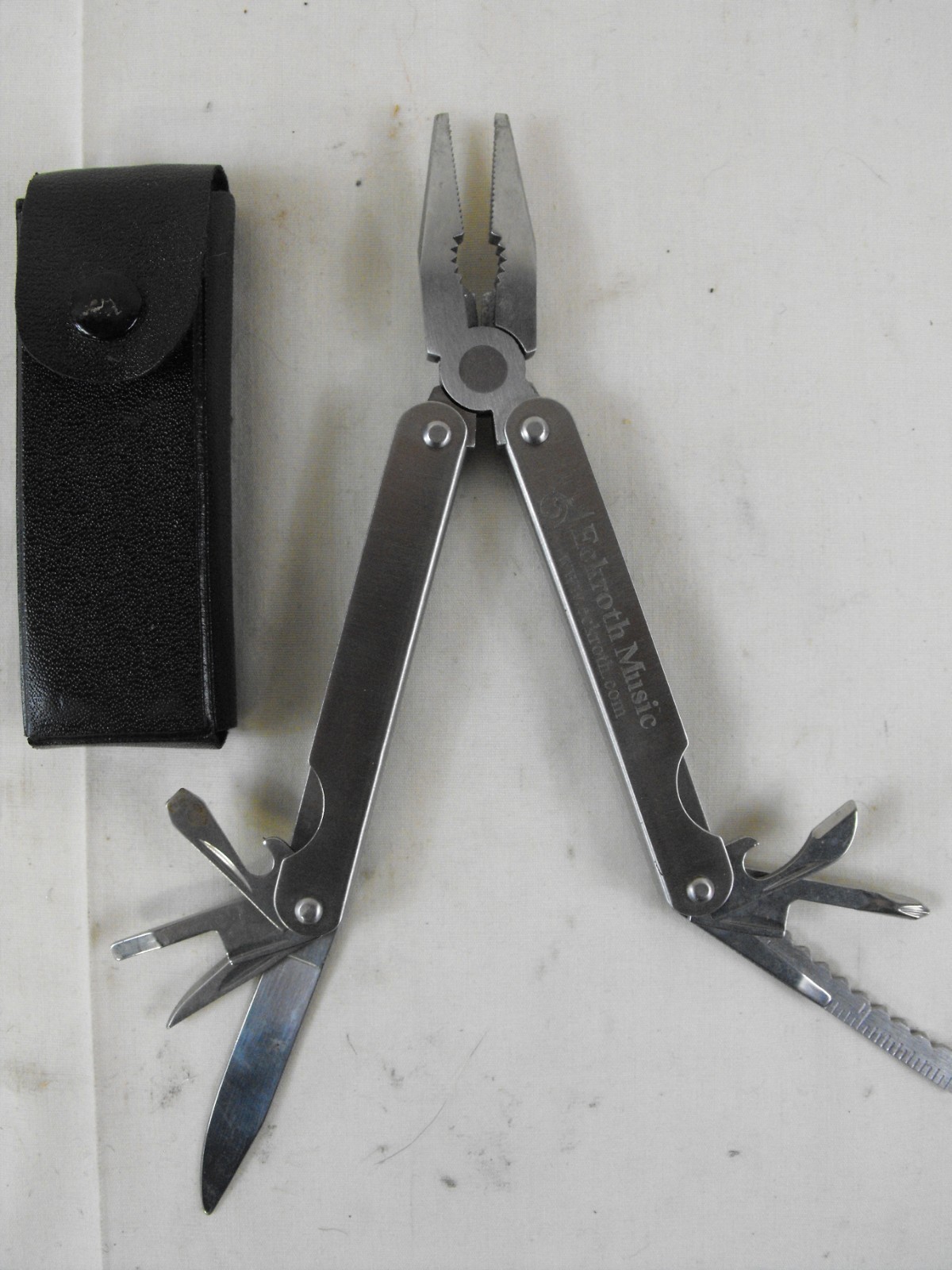 Foldable Pliers Multitool & 8 Blade Pocket Knife, 11 Tools with Case – NICE