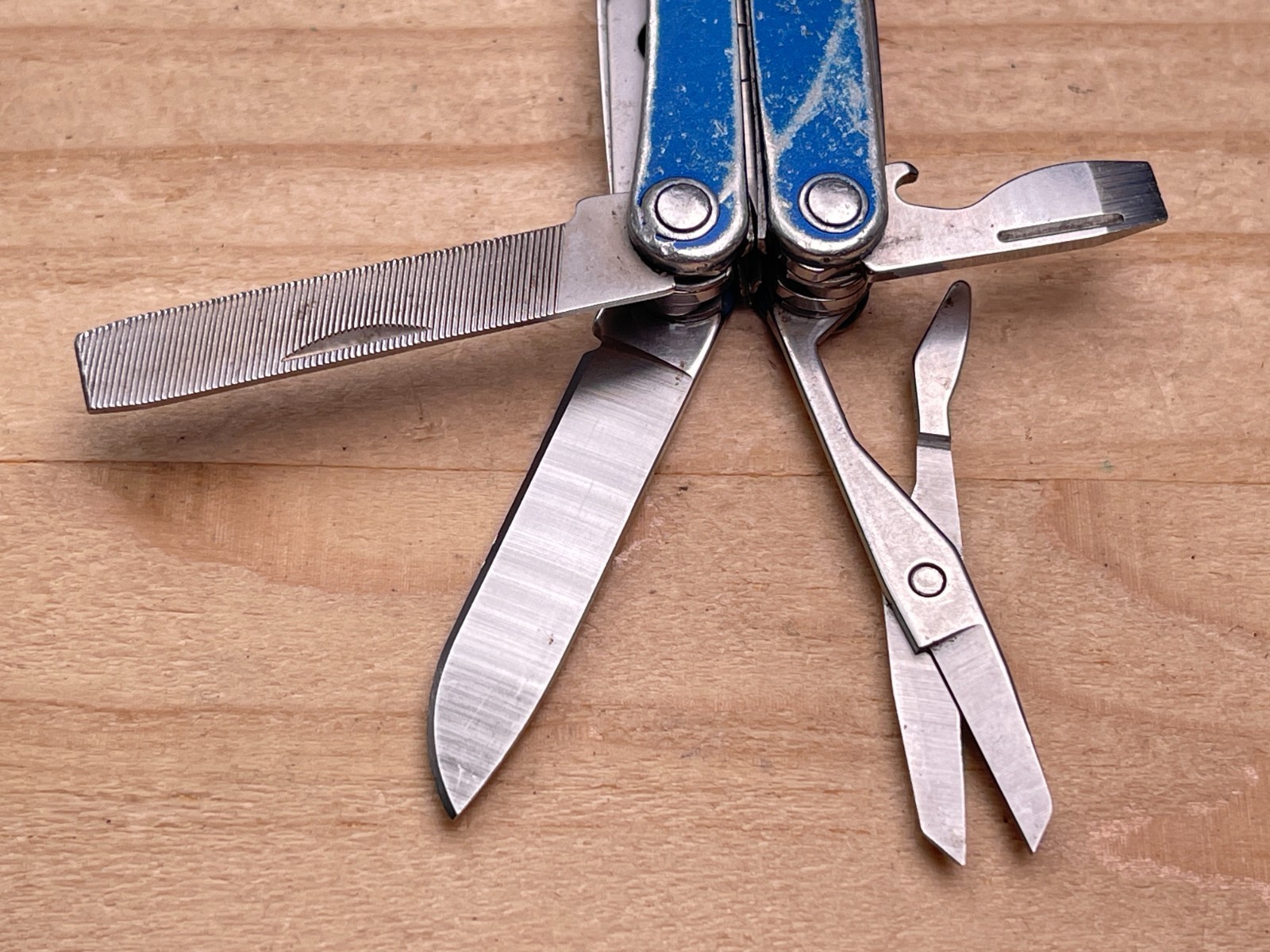 Leatherman Squirt PS4 Blue Multi-tool Knife – Broken Scissors Spring – Retired