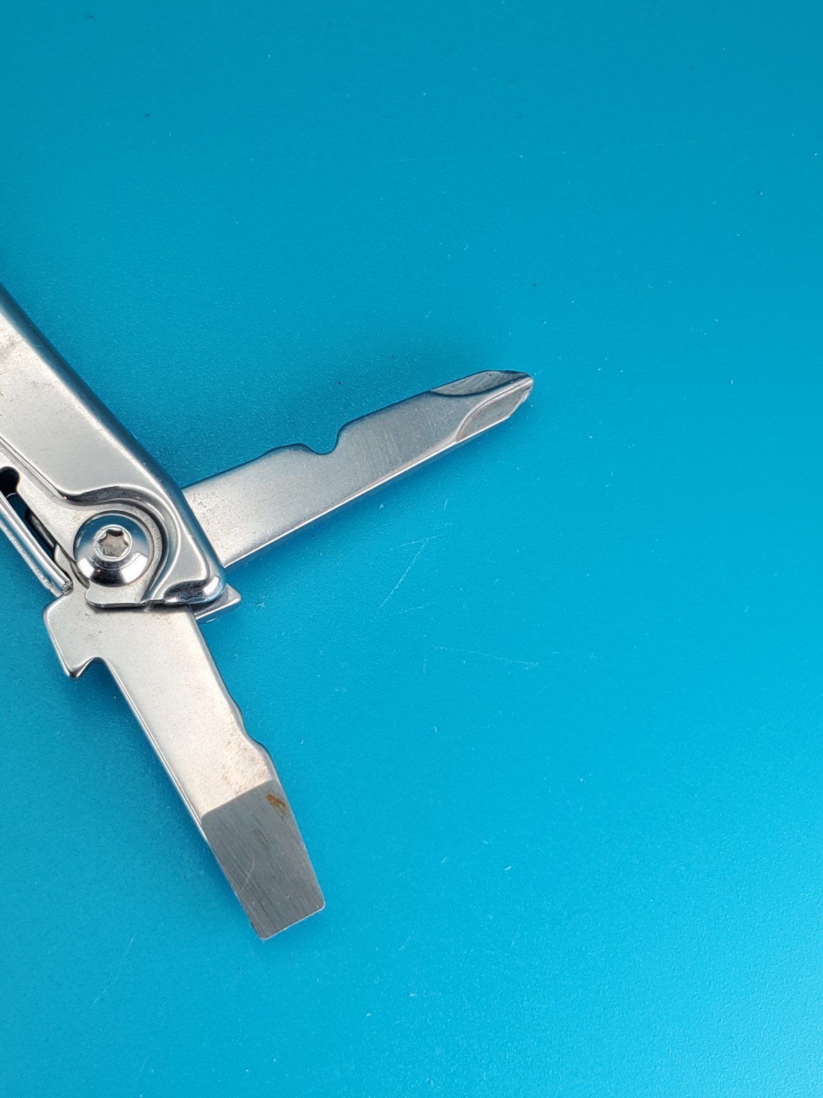 Leatherman Rev 3.8″ Multi-Tool, Stainless! *SOME RUST ON ITEM*