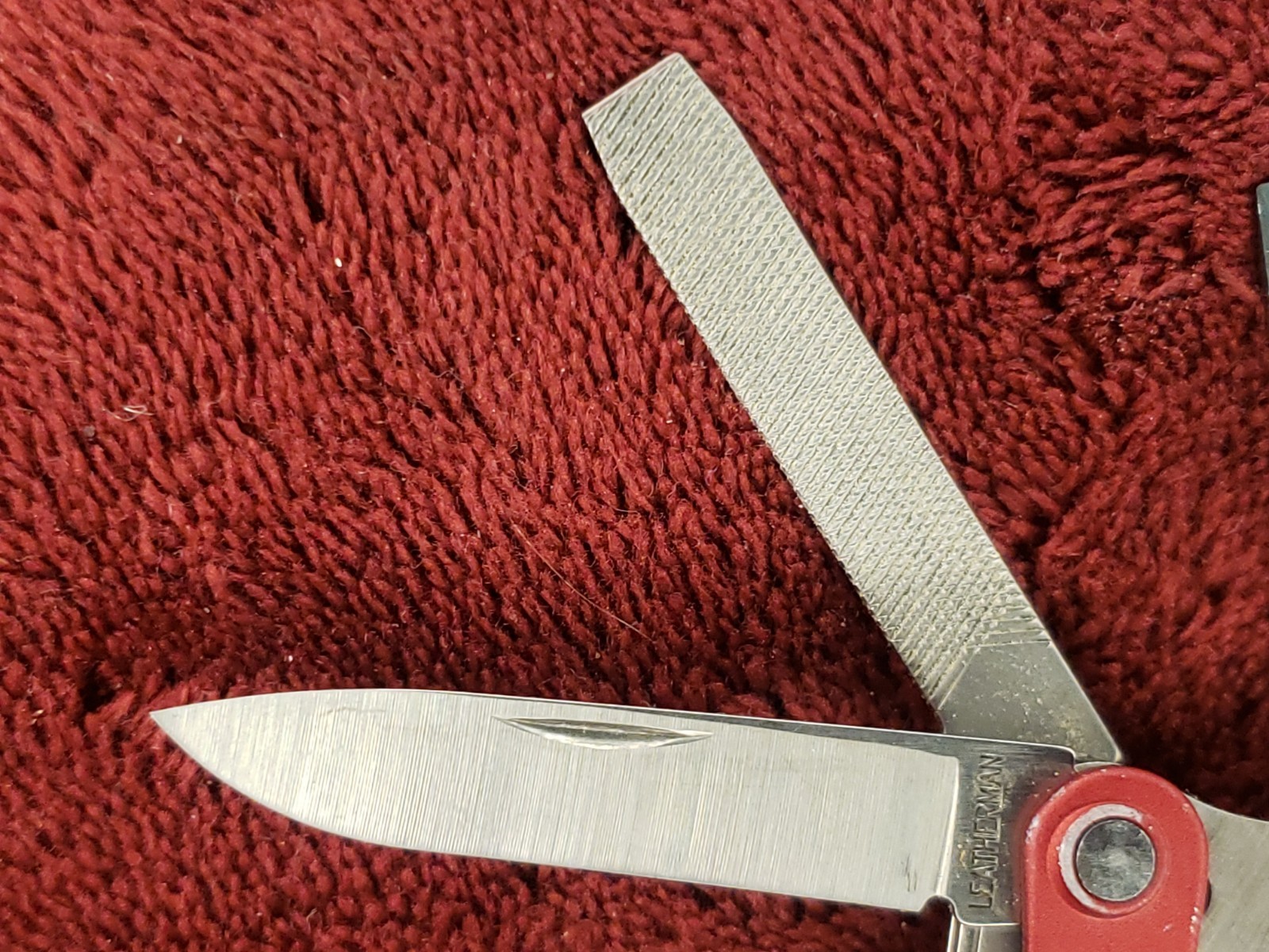 🔴 Leatherman Squirt PS4 Multi-Tool Red