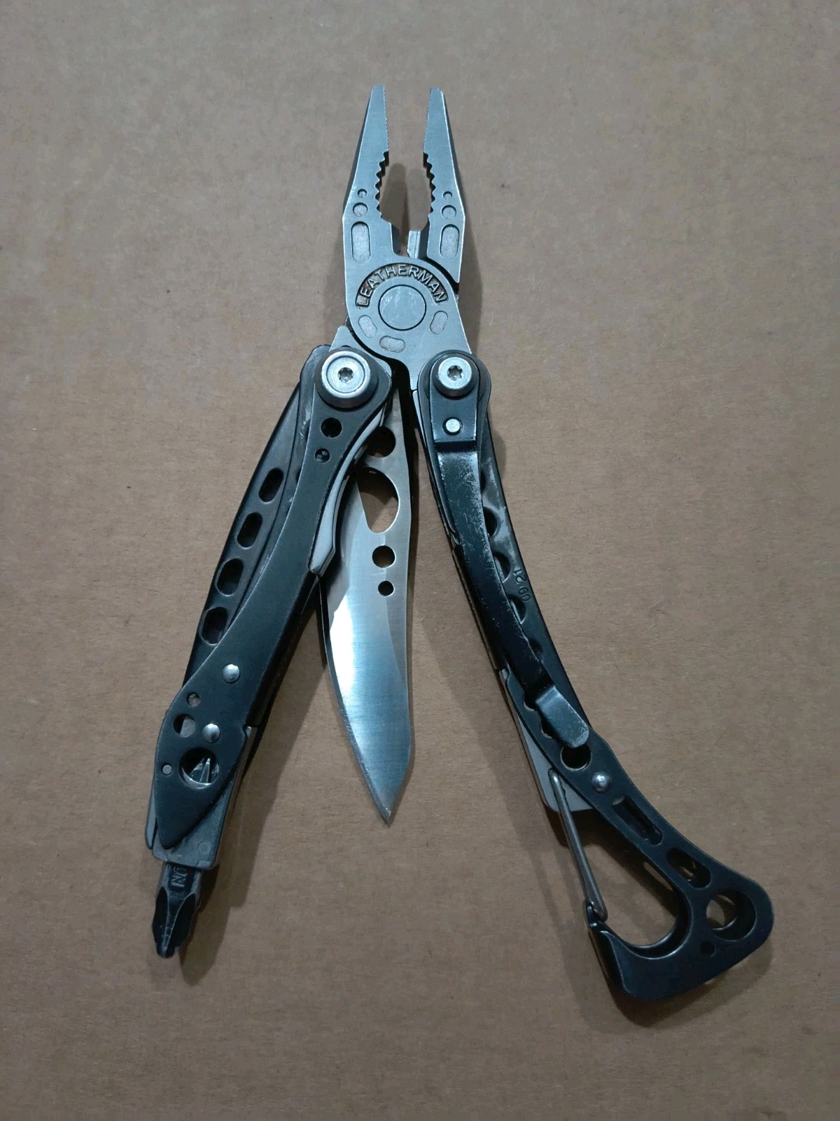 Leatherman Skeletool CX Multitool Plain Edge Knife 154cm