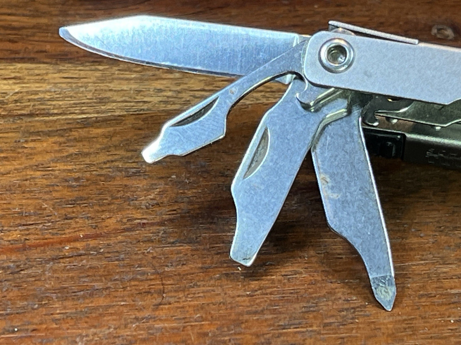 Schrade Black USA ST2 Multi-tool Tough Chip Compact / Mini Tool