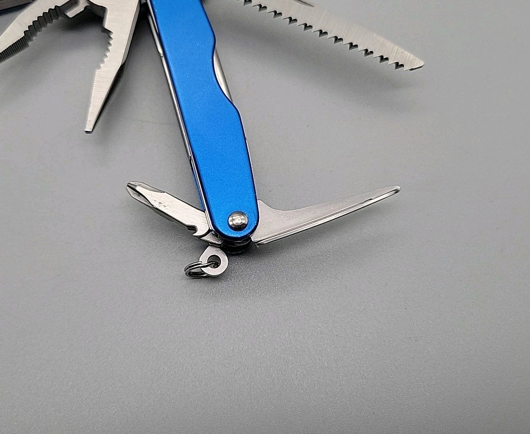Leatherman JUICE CS4 Multi-Tool – Dated 0513 – Blue – Discontinued
