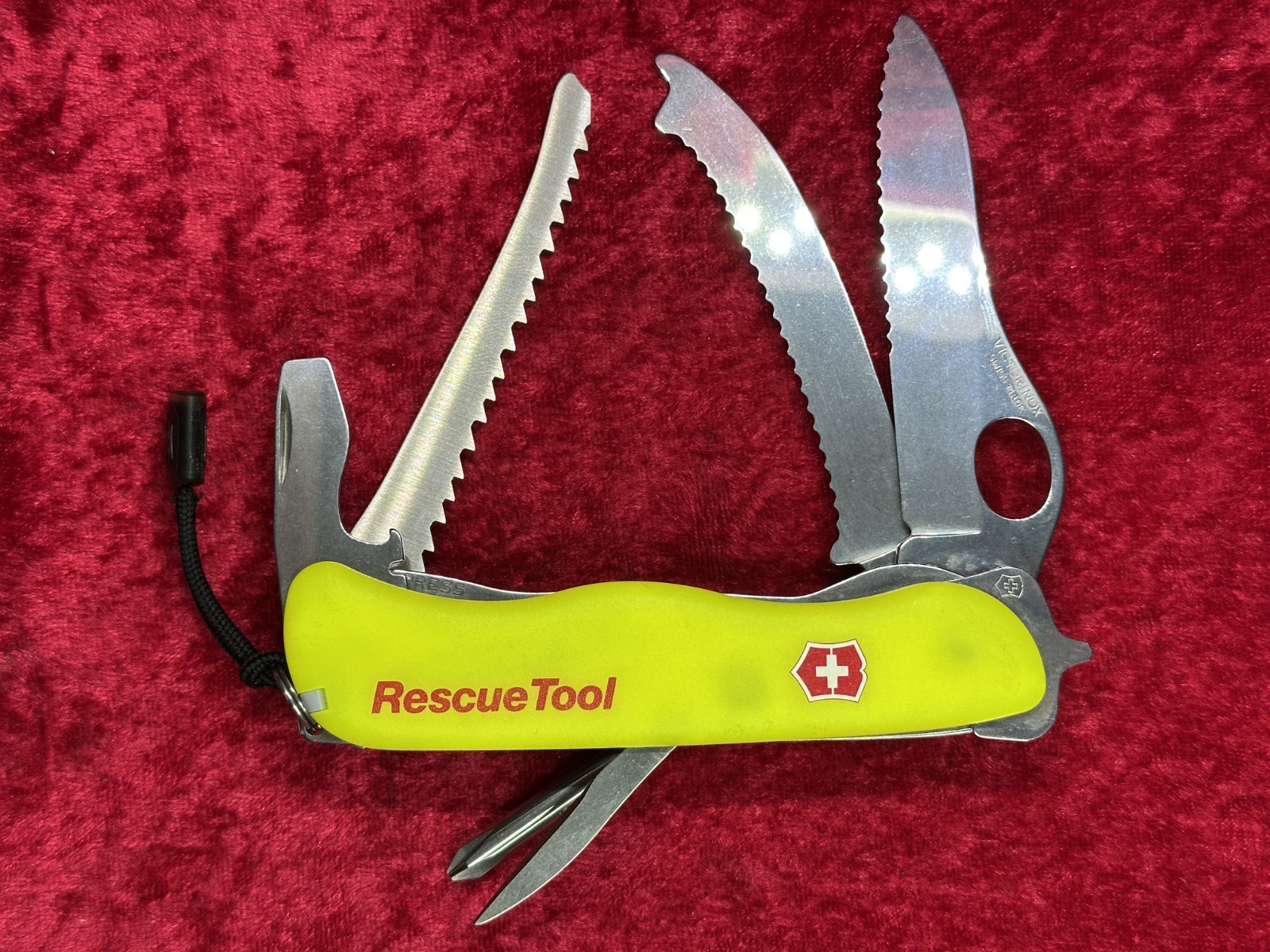 Victorinox RescueTool StayGlow Handle Large Swiss Army Knife 111mm 11 Tool (642)