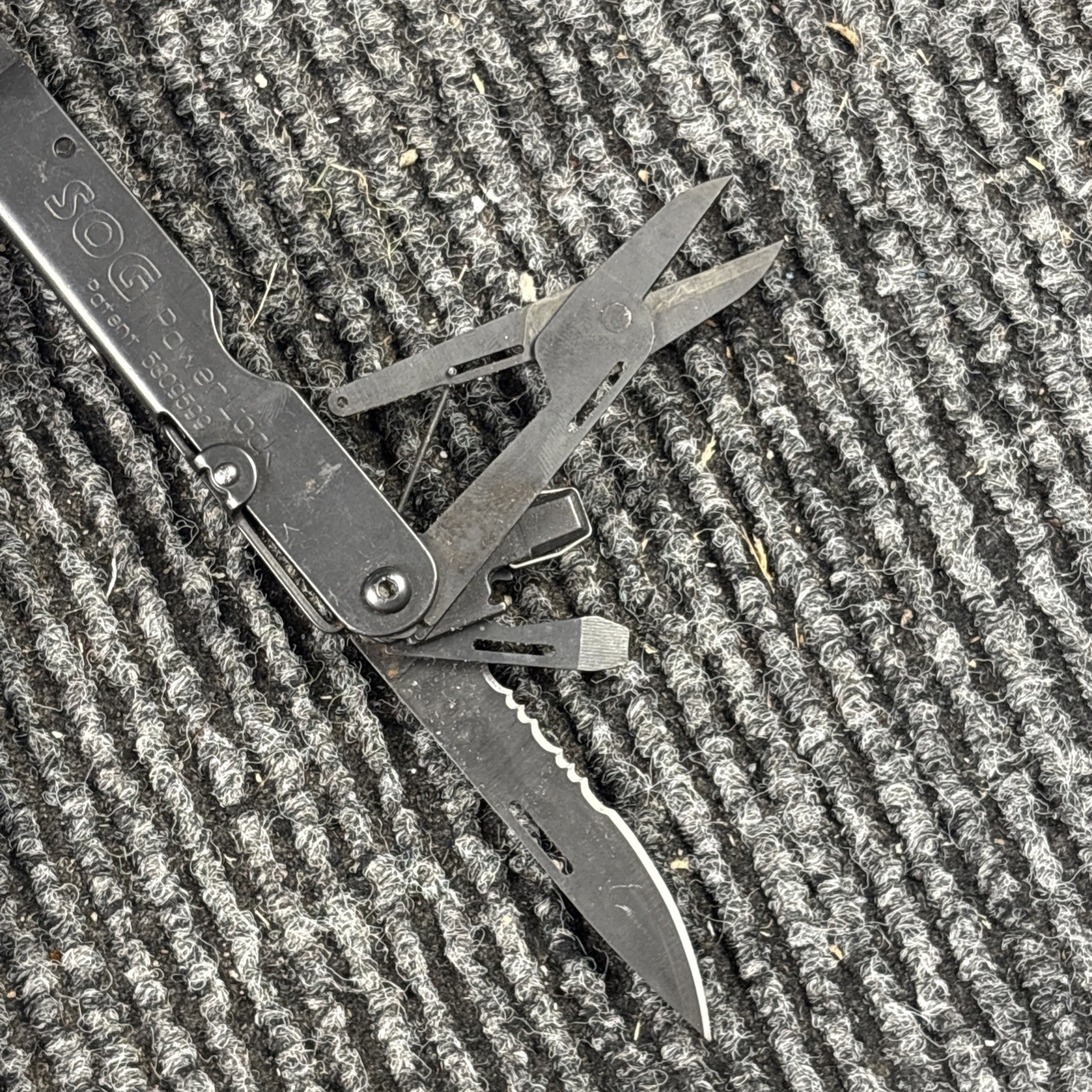 SOG PowerLock Multi Tool! BLACK! (401)