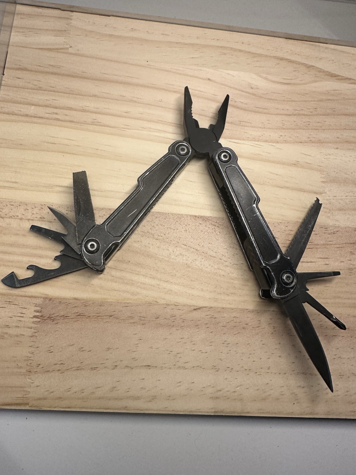 Hyper Tough 10-in-1 Multi-tool Letterman Style Locking