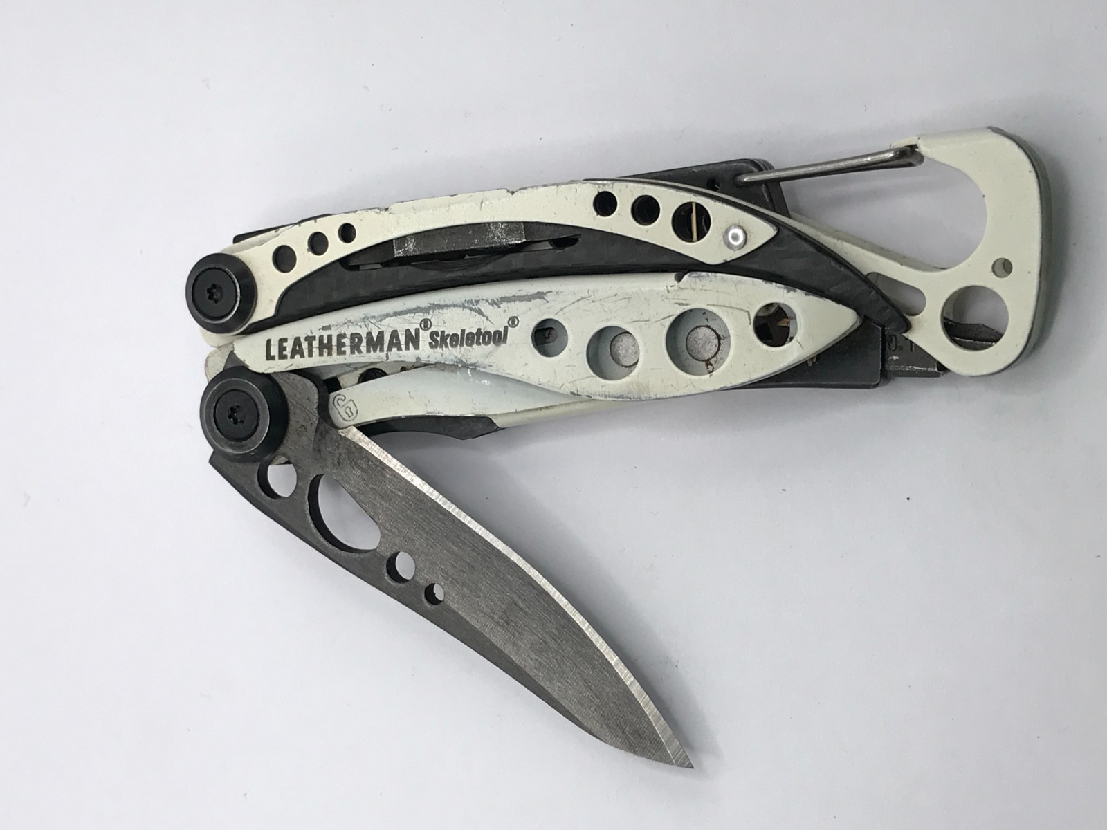 RARE Leatherman WHITE/BLACK Skeletool Carbon Multitool USED see Pic’s