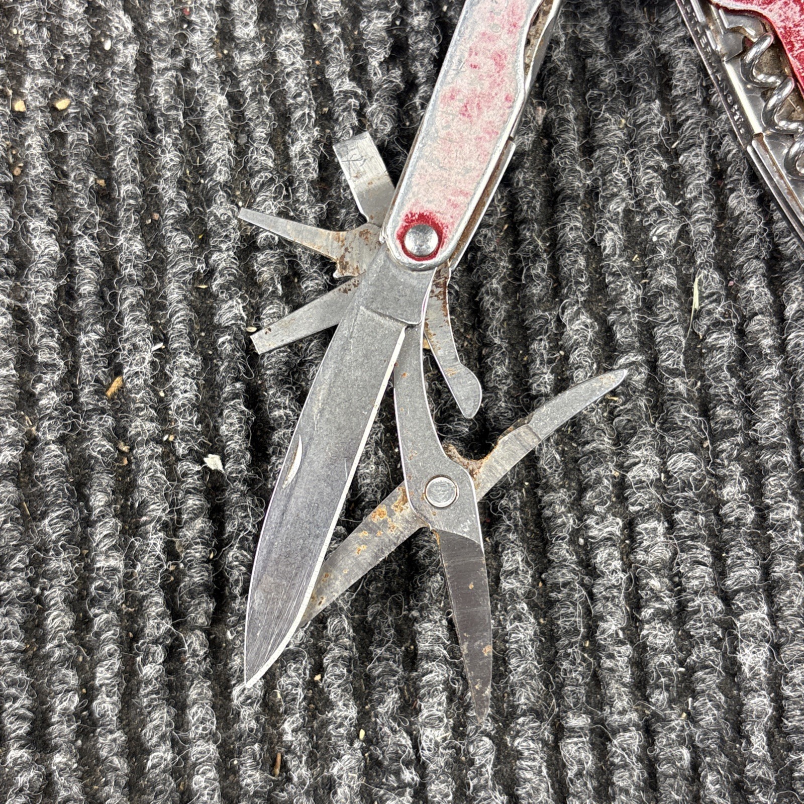 Retired LEATHERMAN Juice SC2 Inferno Red Multi-Tool Pliers (188)