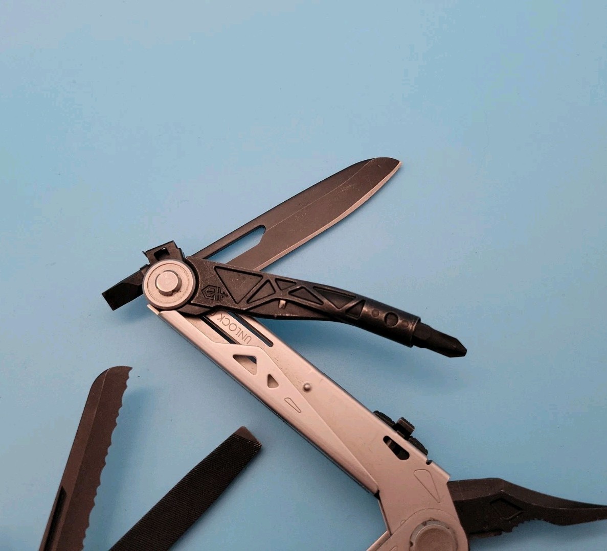Gerber Center Drive Multi-Tool w/Sheath – Black/Silver – Pliers, Knife – USA