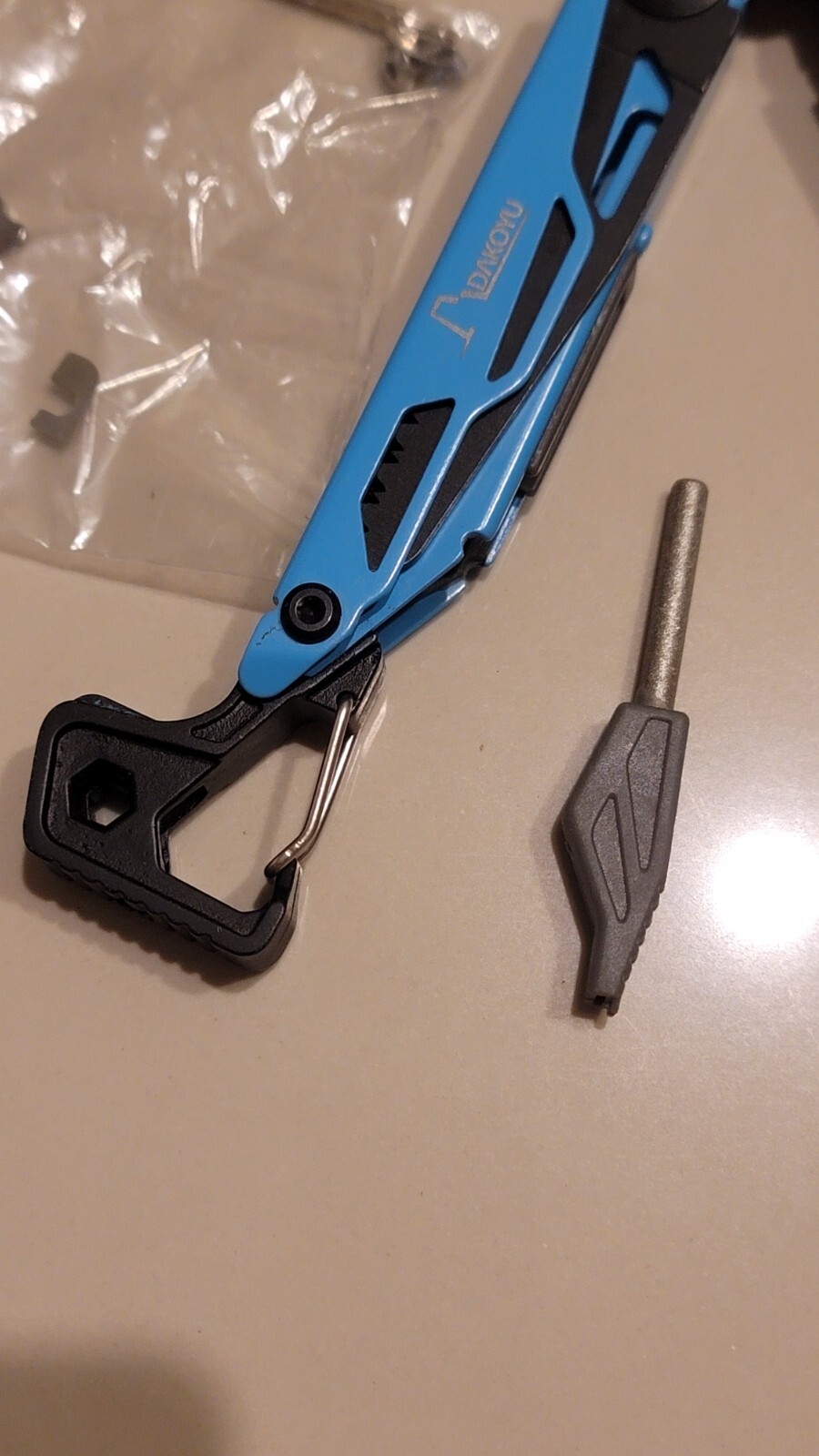 Dakoyu multitools with carabiner