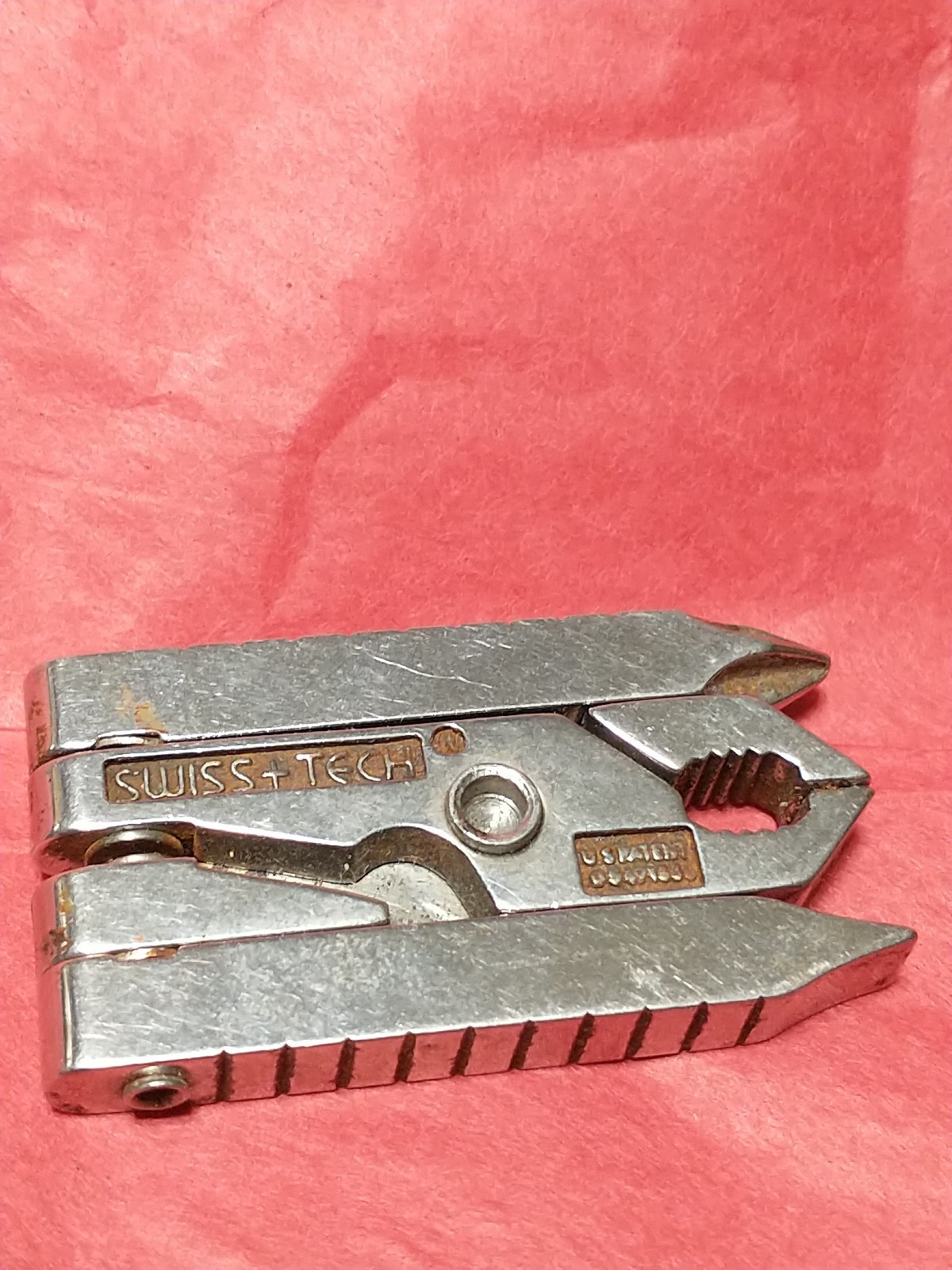 SWISS + TECH MULTI TOOL 1 7/8″ CLOSED STAINLESS STEEL