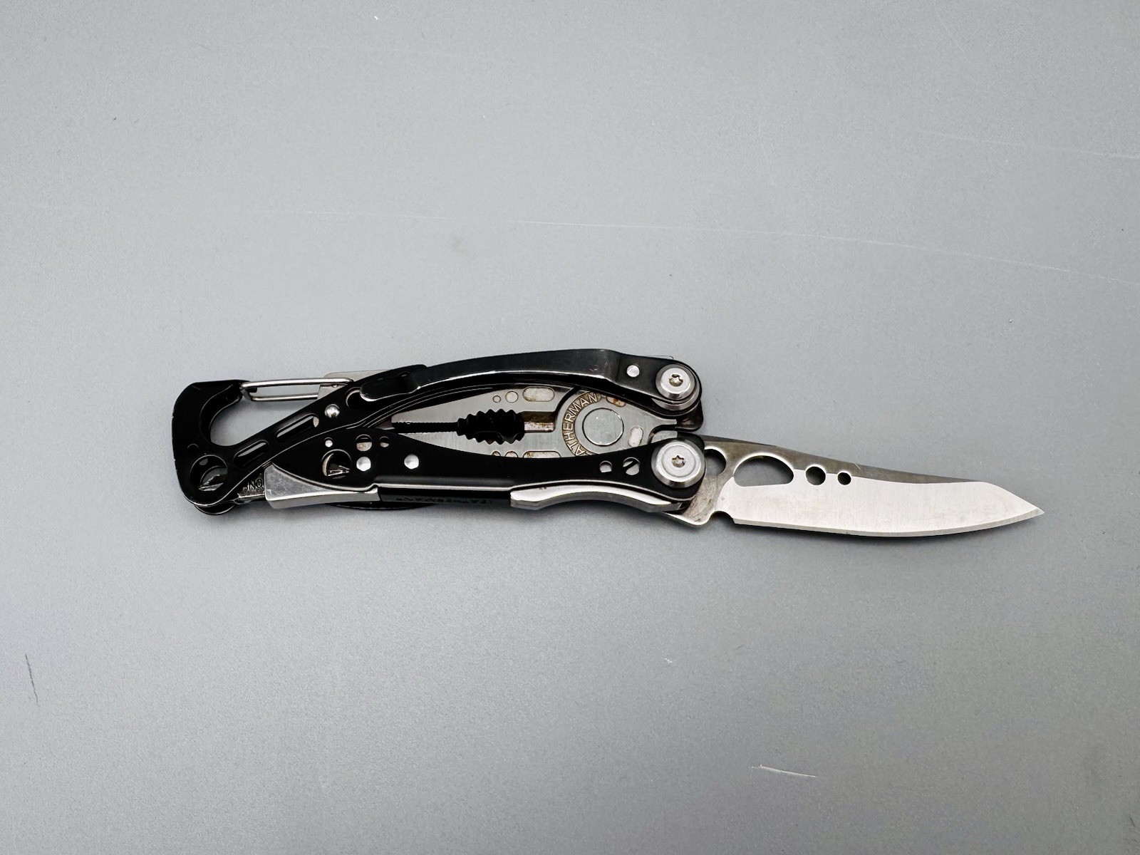 Leatherman Skeletool CX Carbon Fiber 154CM Multi-Tool w/ Box & Bit Used