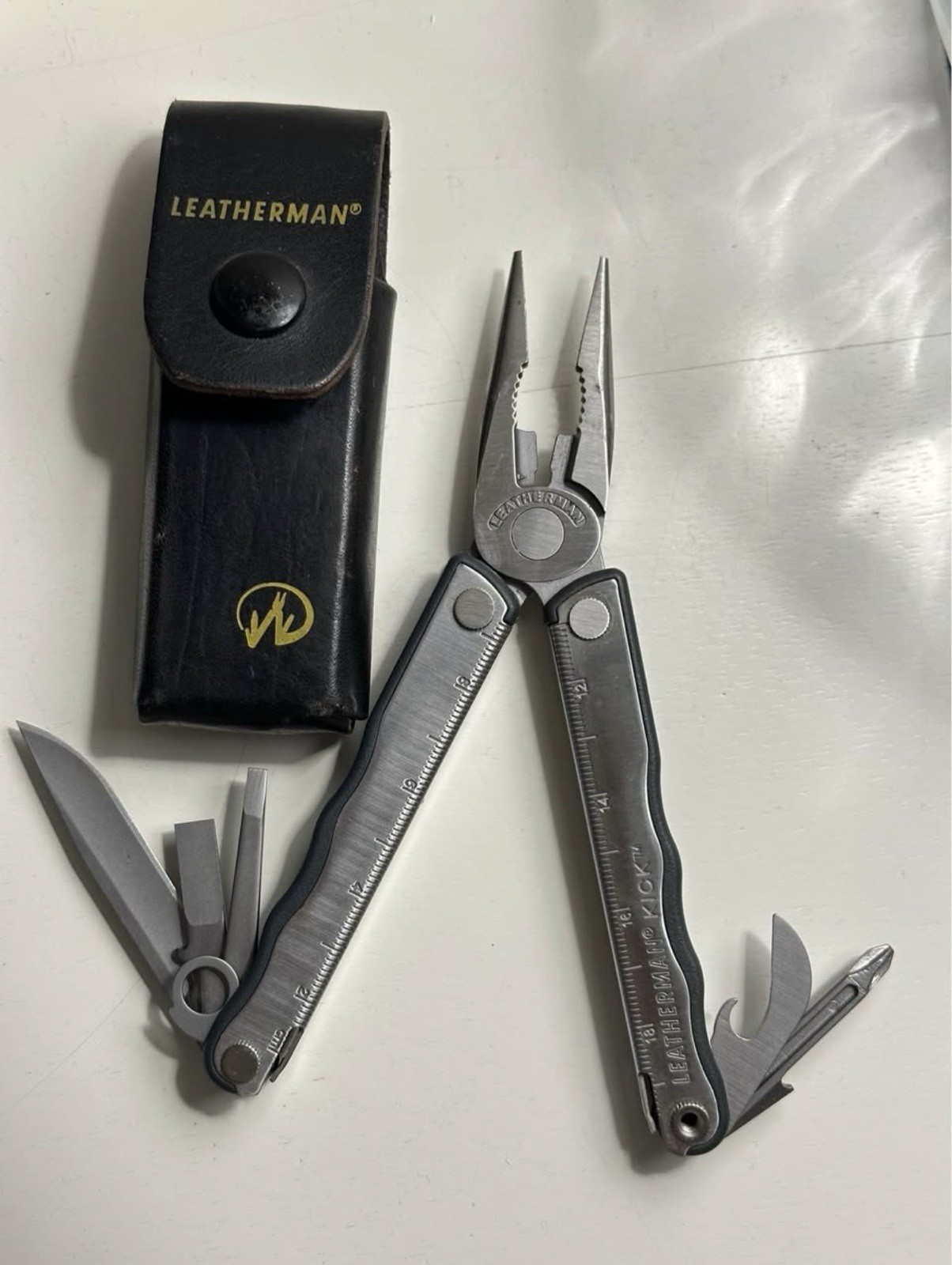 Leatherman Kick Multi-Tool 8 Tools Stainless Steel 2.25″ Straight Blade + Sheath