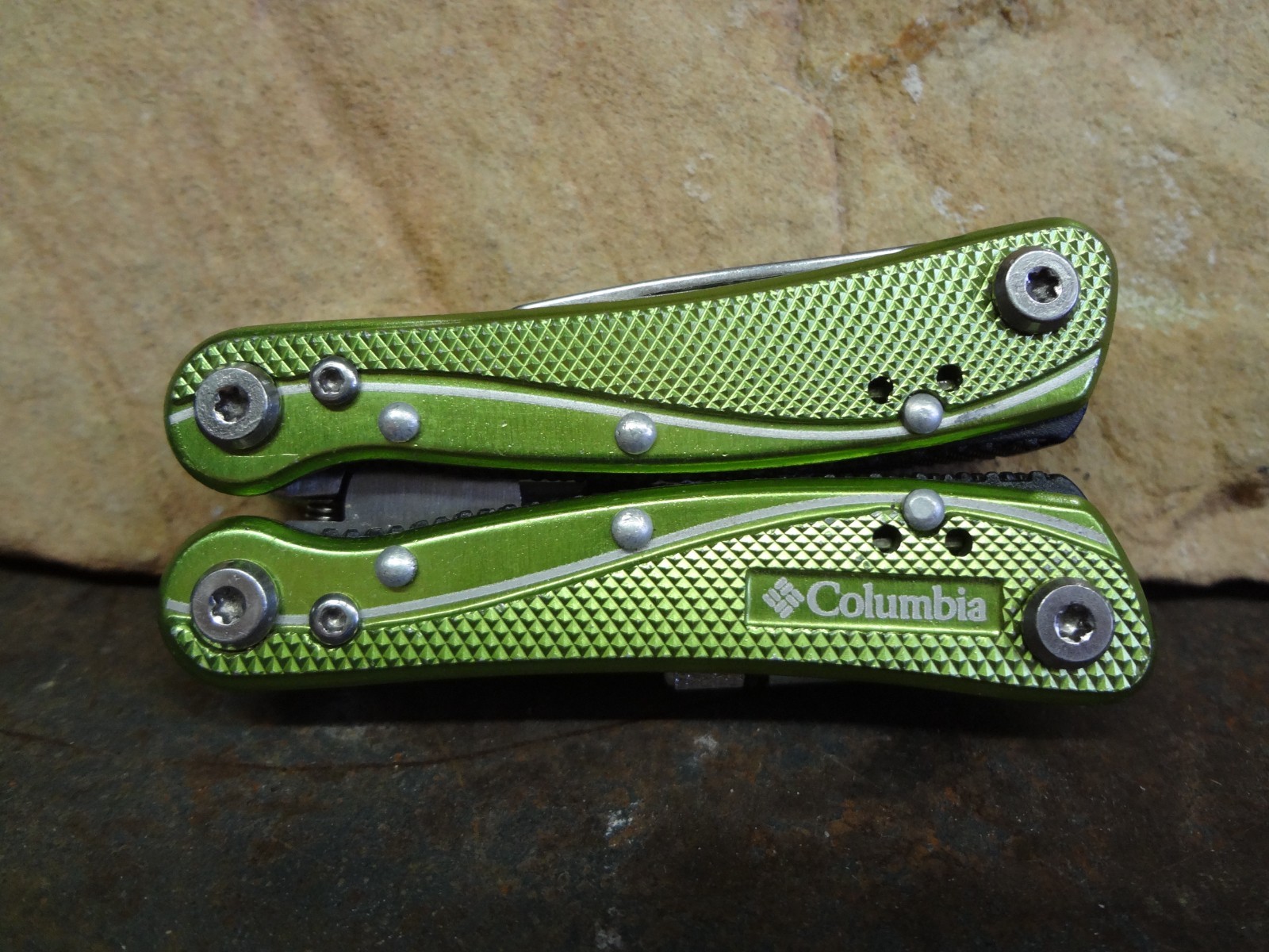 Columbia Pocket Knife Multi 8+ Function Tool Led Light Key 3″ Compact Mini Plier