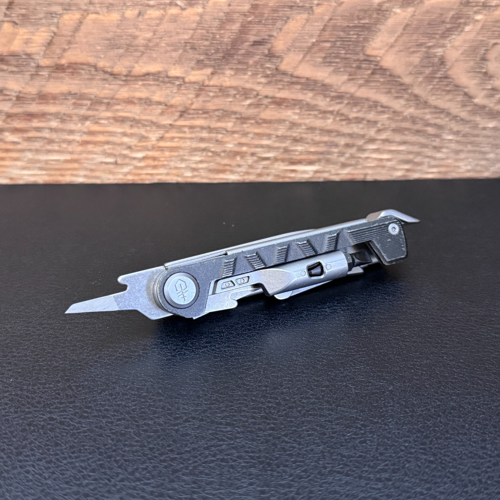 GERBER Gear ARMBAR Drive 8-in-1 Pocket Knife Multi-Tool, Black/Silver 8970521A