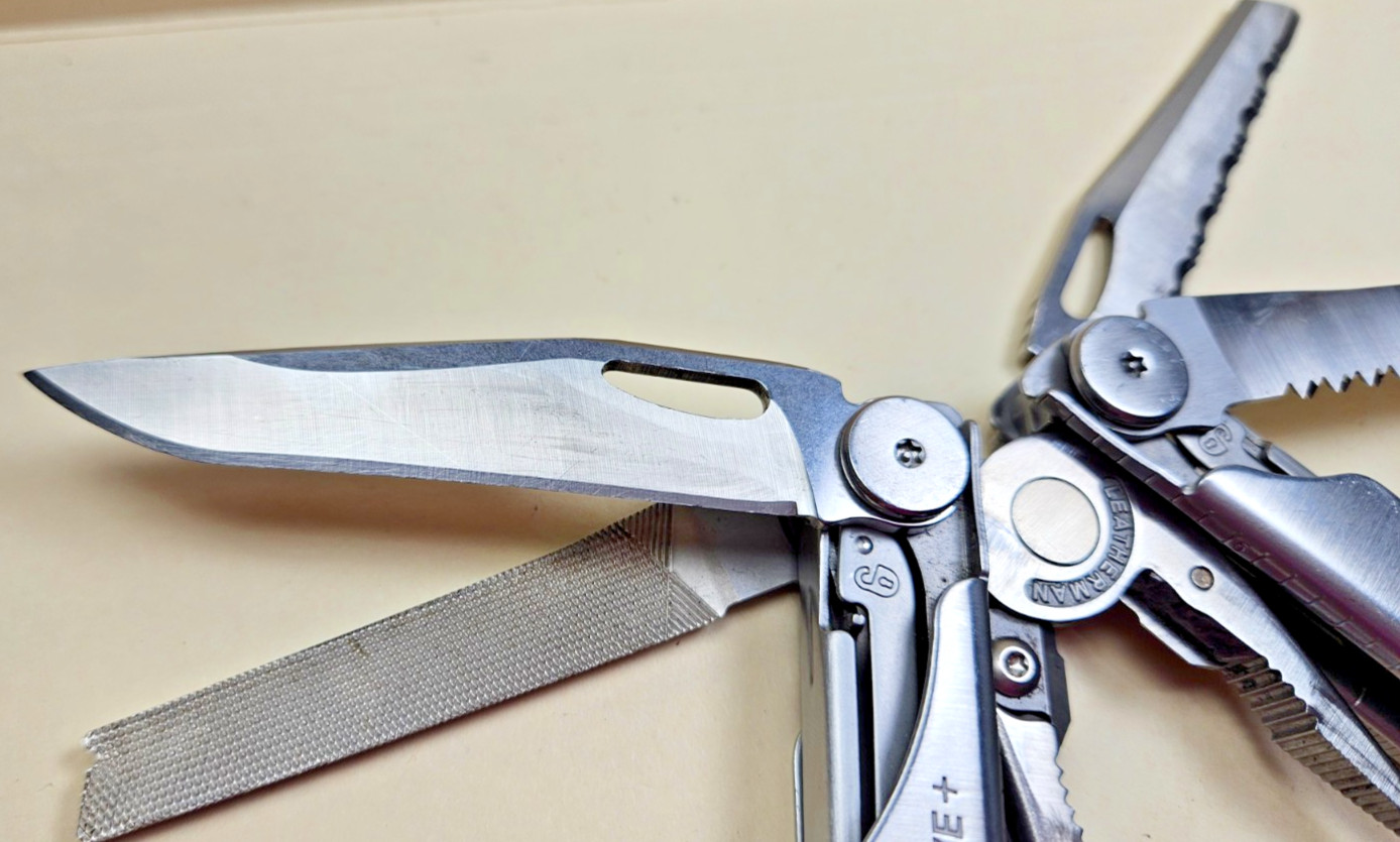 Leatherman Wave + Plus Multi-Tool 18 in 1, Great Condition with Sheath