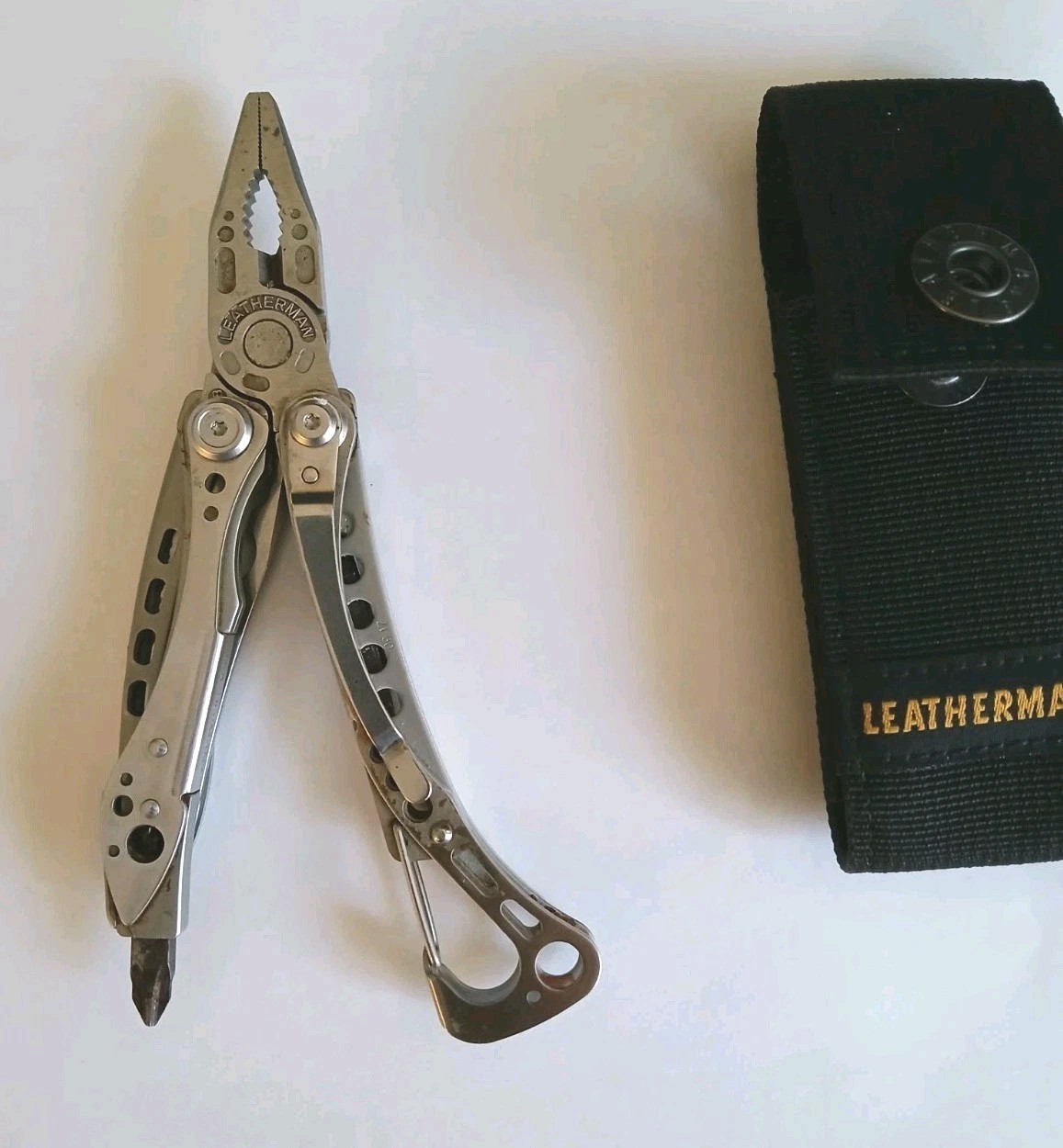 Leatherman Skeletool Topo Multi-Tool ! WITH SHEATH case !