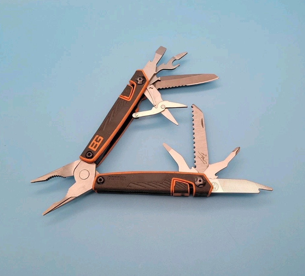 Gerber Bear Grylls Multi-Tool – Pliers, Knife Screwdrivers, Scissors, Saw