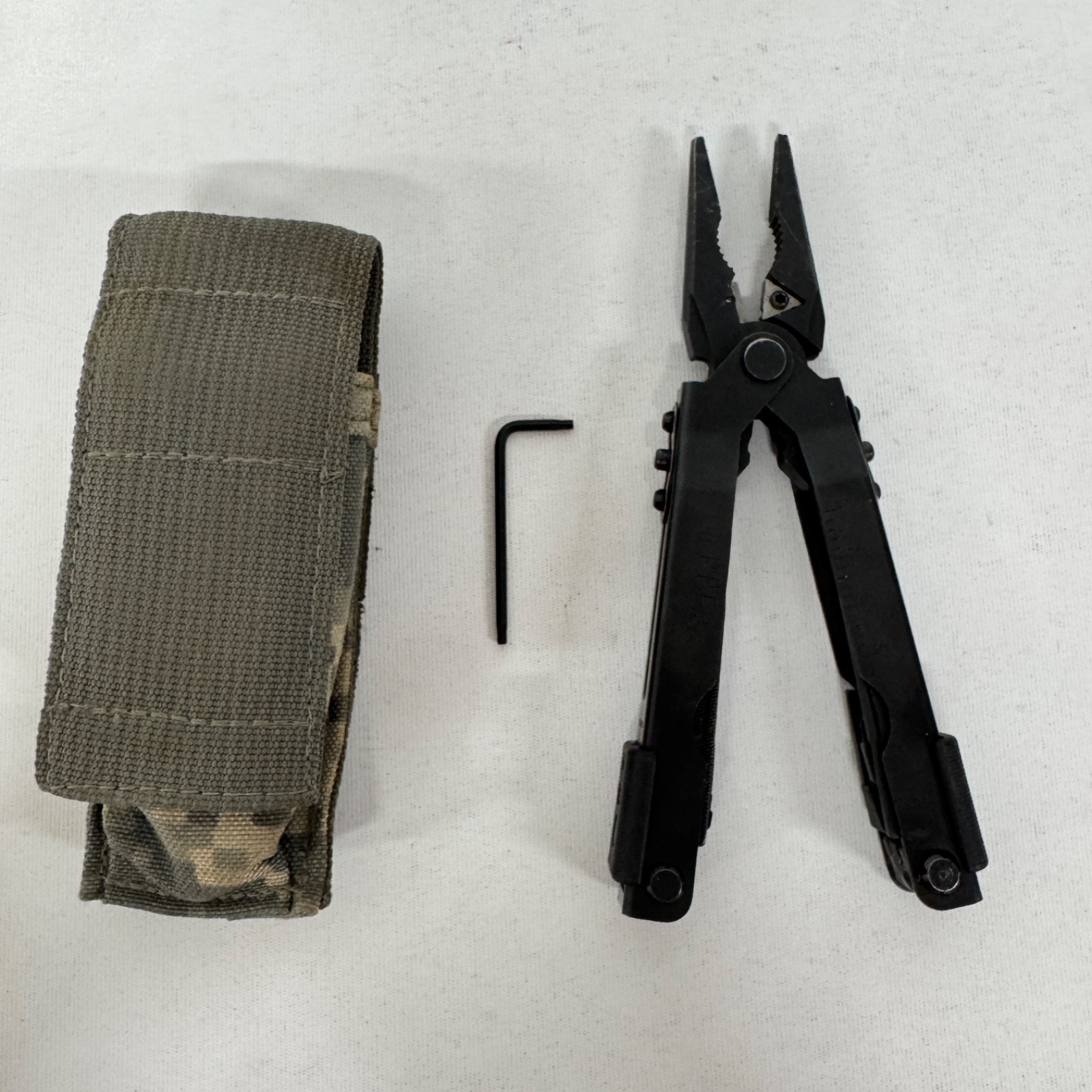 Gerber MP600 Multi-Tool Multi-Plier Carbide Cutters Needle Nose Black w/ Sheath