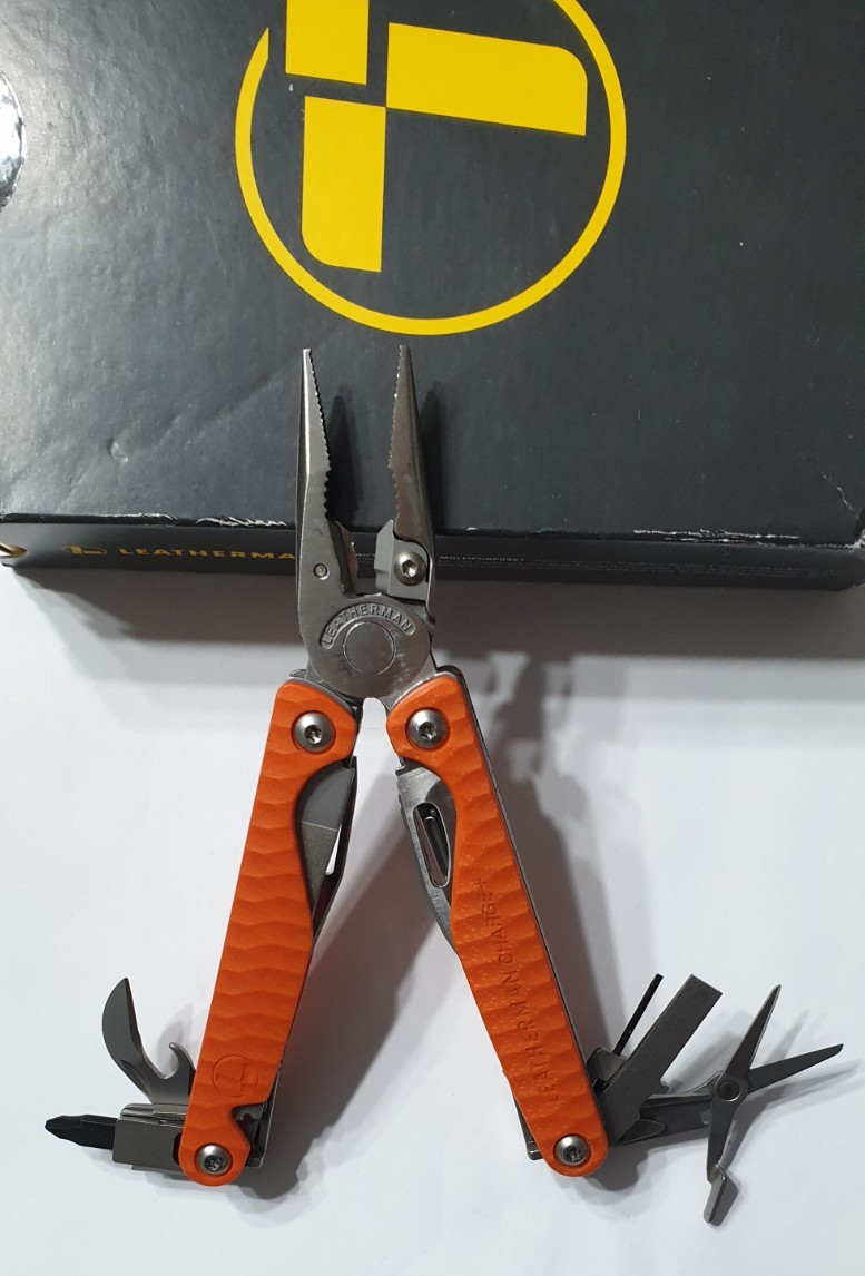 🔥 Leatherman Squirt E4 Stainless Multitool RadioShack Red RareRetired Condition