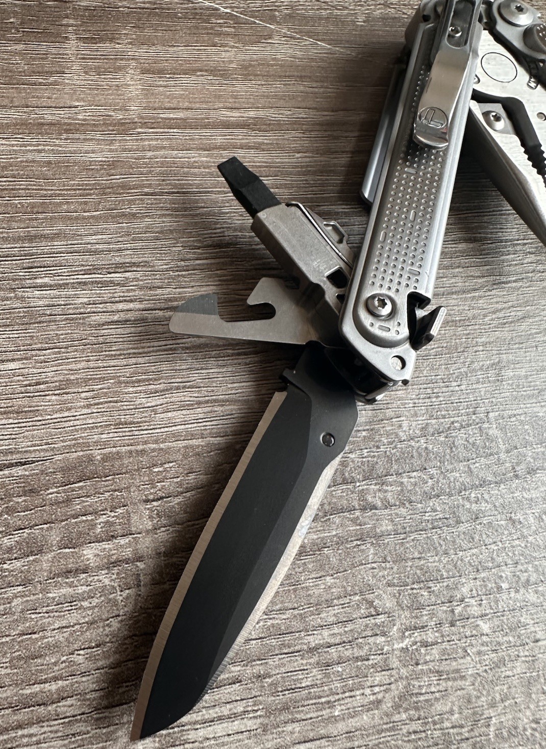 Leatherman FREE P2 Multitool with Arc Magnacut Blade And More