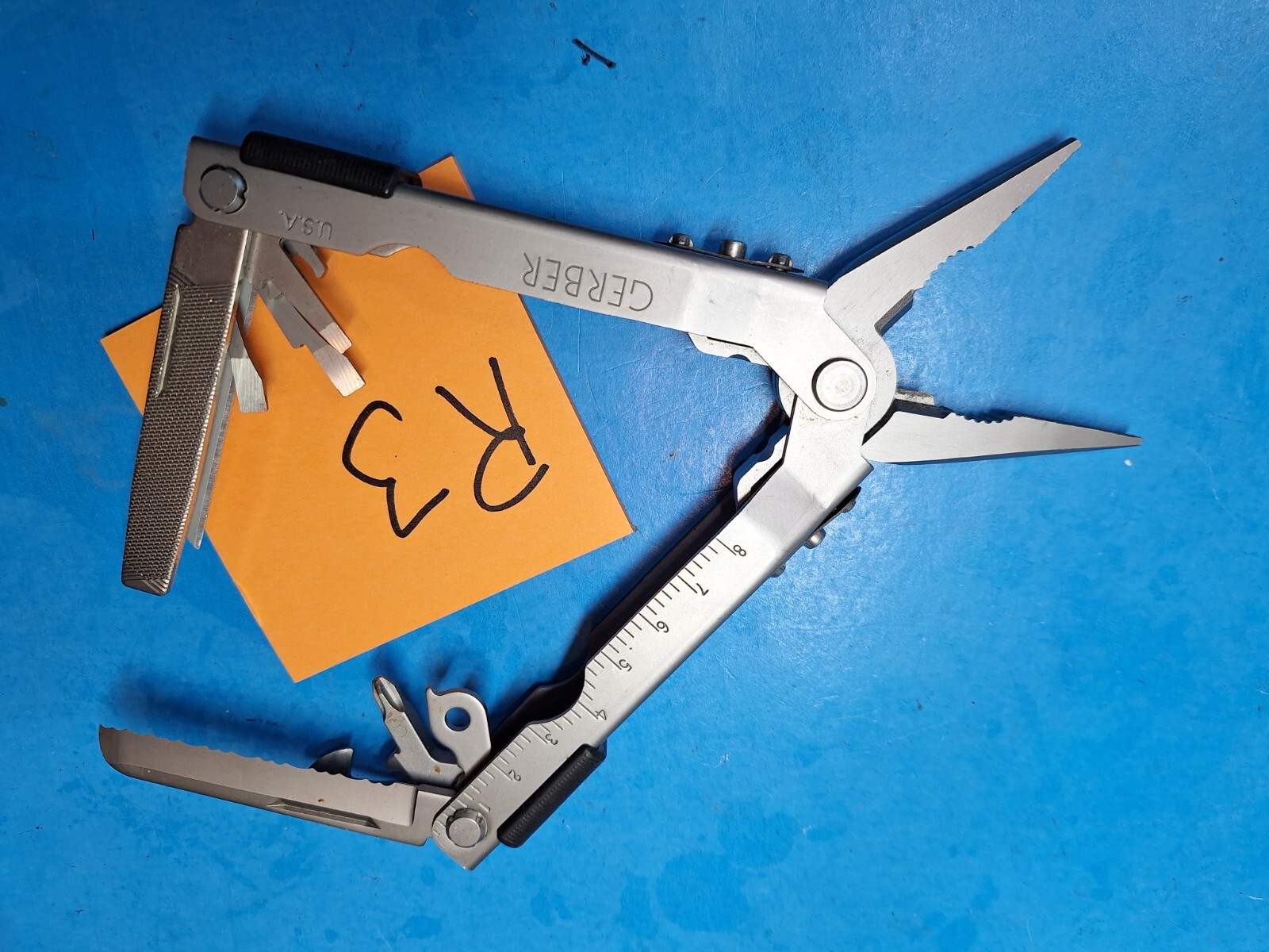 1 Gerber Multi Tool Fishing Camping NICE lot R3