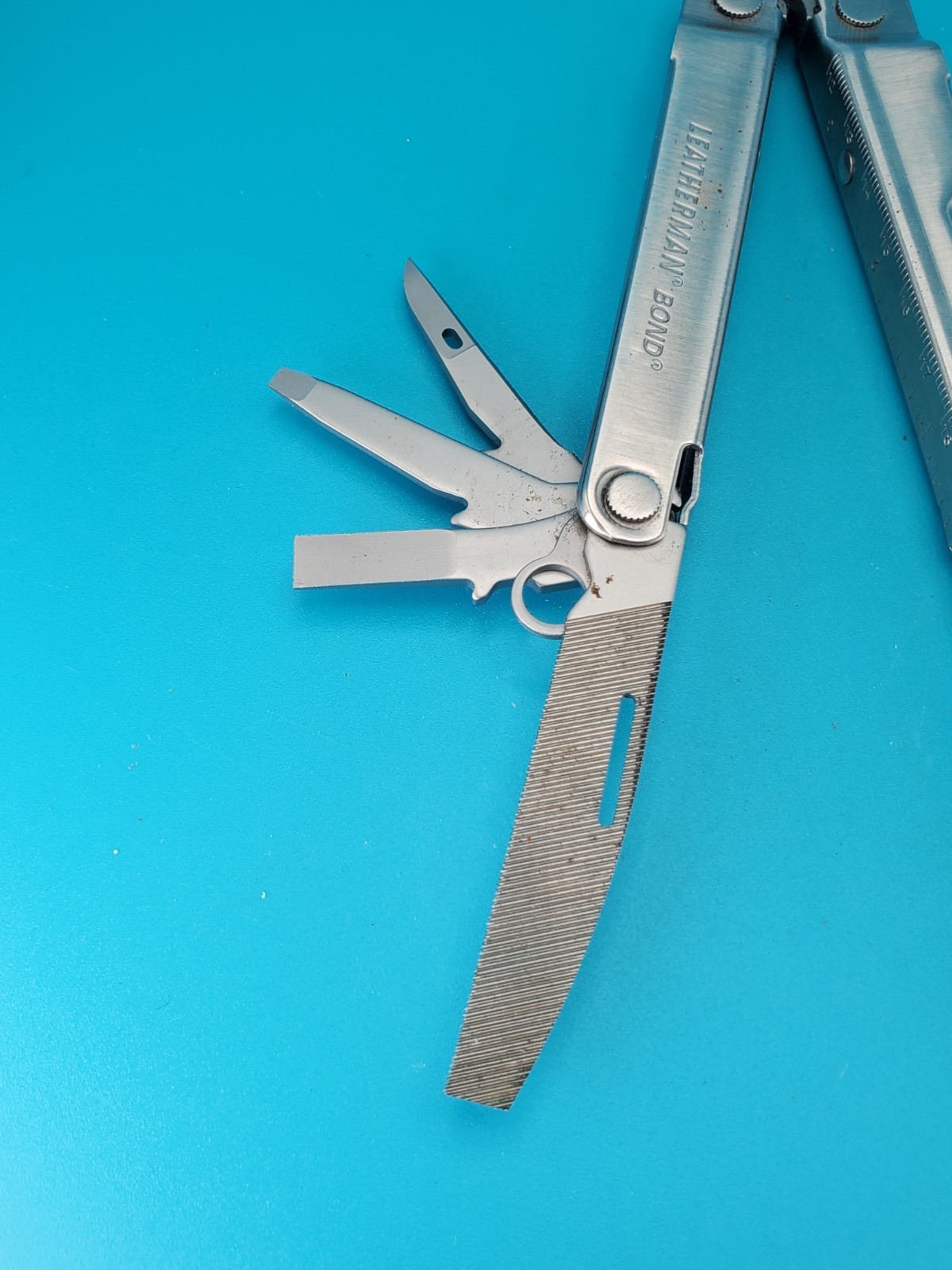 LEATHERMAN Bond Multitool, Stainless Steel Everyday Tool! With Sheath!