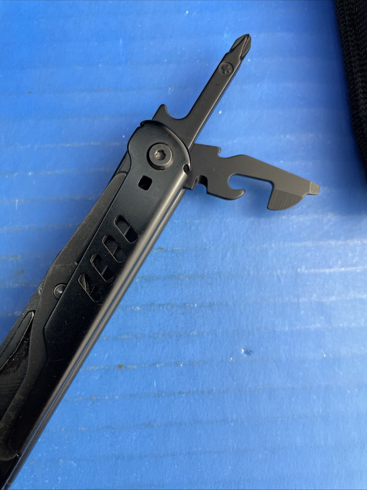 FLISSA 15-in-1 MultiTool Pliers Portable Survival Compact Folding Pocket Knife
