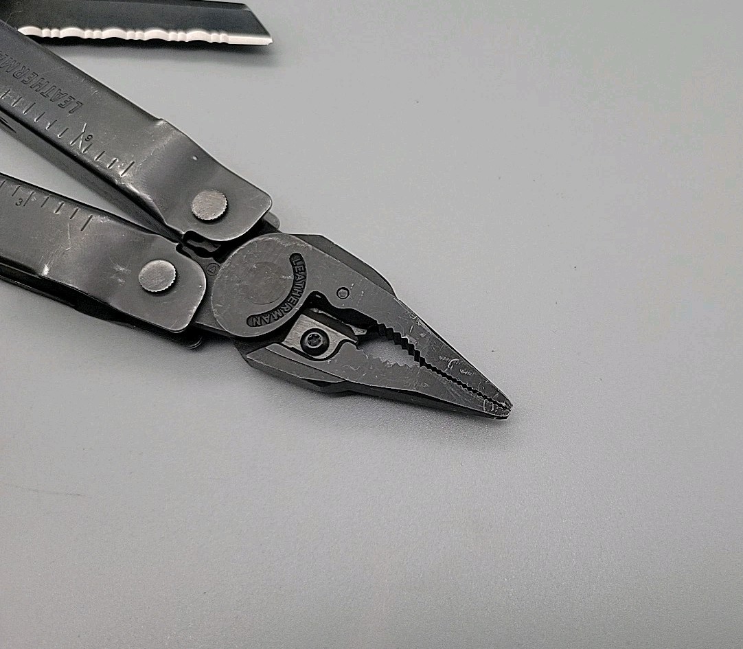 Leatherman Super Tool 300 Multi-Tool – Dated 0716 – LOGO Lee, Ryan / Stay Sharp