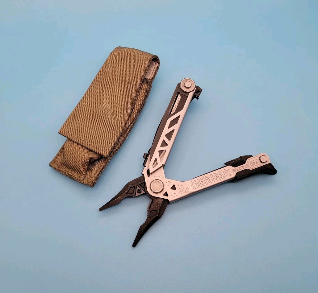 Gerber Center Drive Multi-Tool w/Sheath – Black/Silver – Pliers, Knife – USA