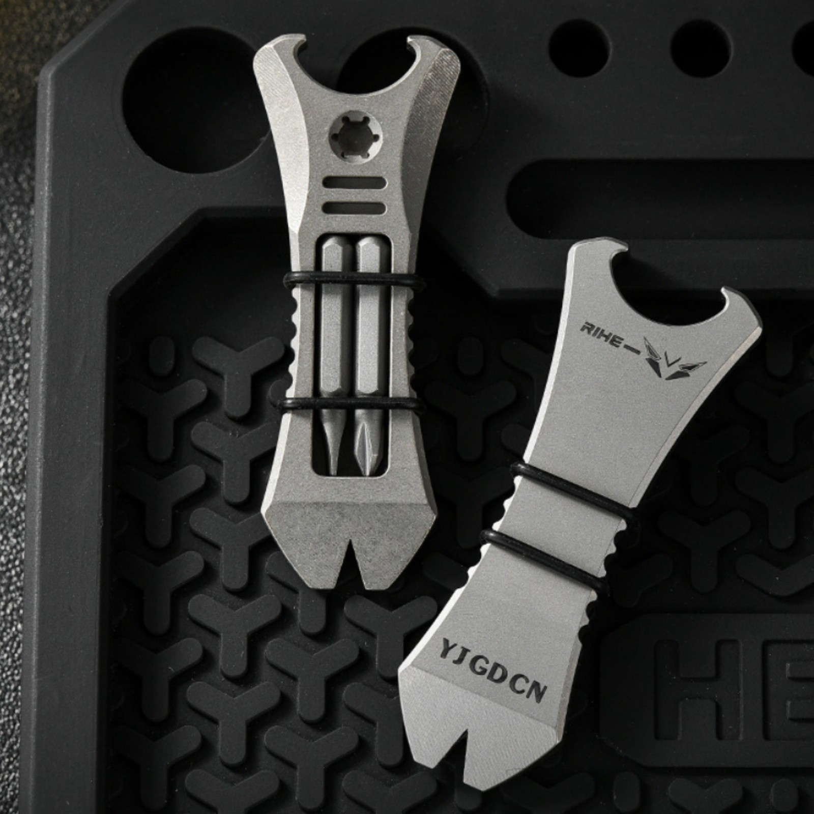 Titanium Alloy EDC Mini Pry Bar Multi-Tool Bottle Opener with 2 Screwdriver Bits