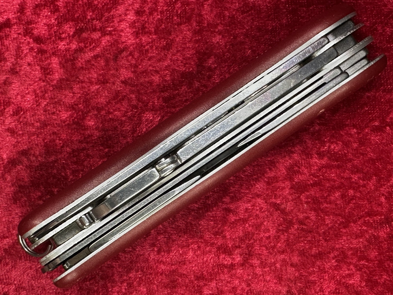 Victorinox Atlas Red Large Swiss Army Knife 111mm 11 Tool 4 Layer (671)