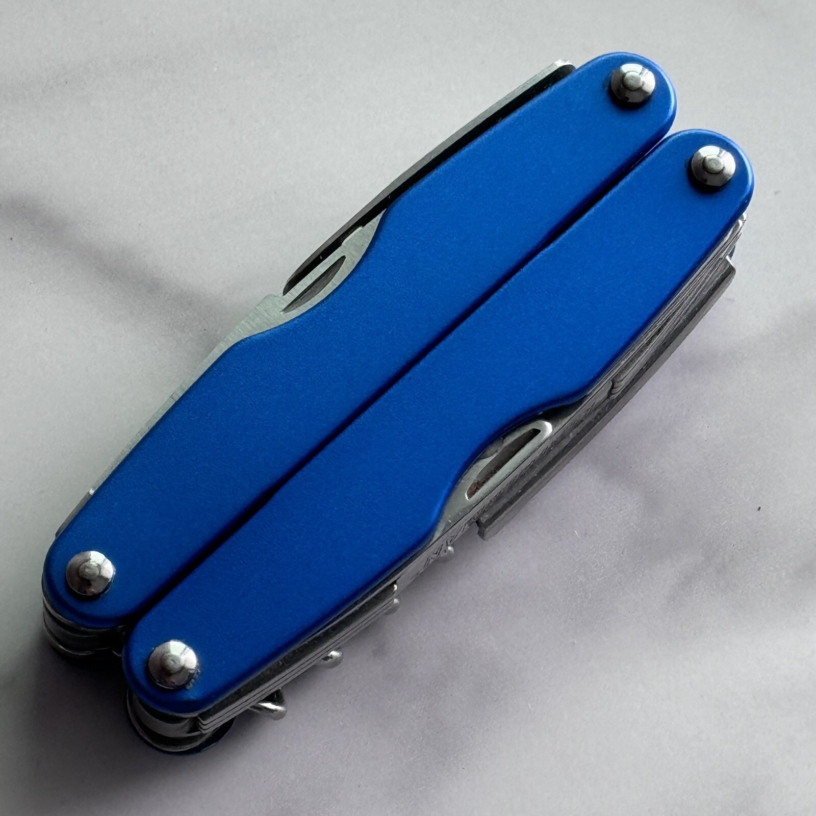 Leatherman Juice CS4 Glacier Blue multitool. Early variant