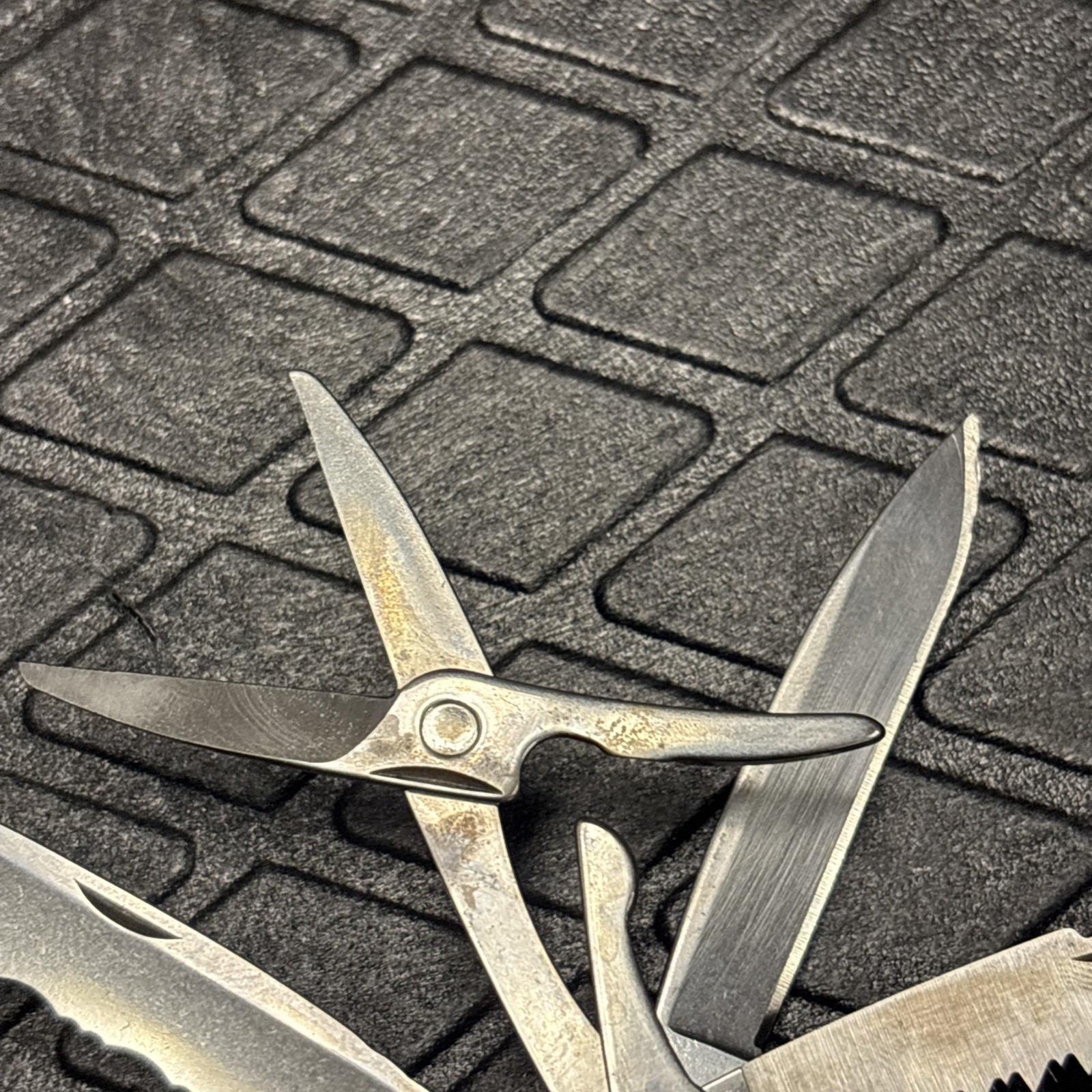 RARE Retired Leatherman Juice XE6 Thunder Purple