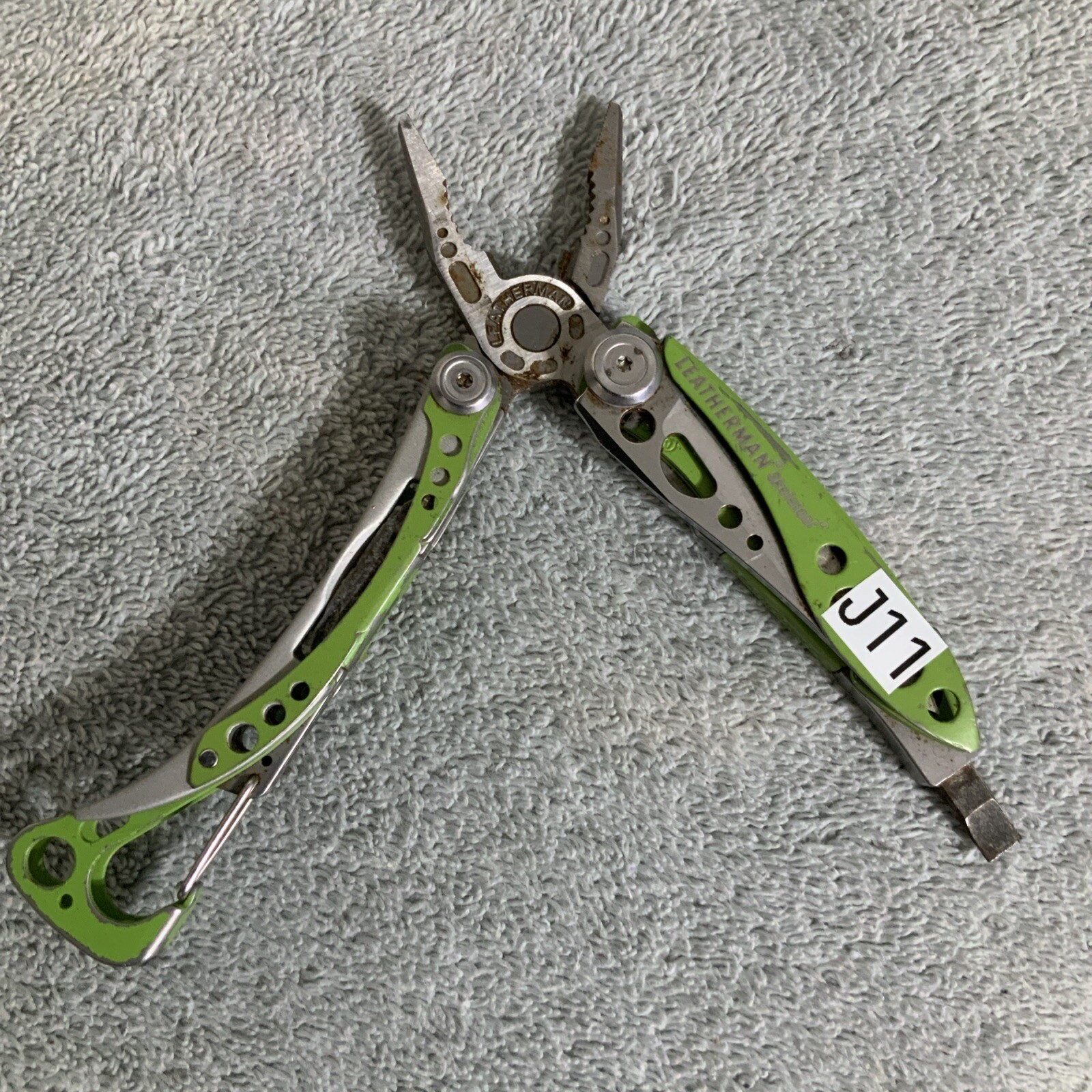 Retired Leatherman “Skeletool Lime Green” Stainless Steel Multi Tool Rust – J11