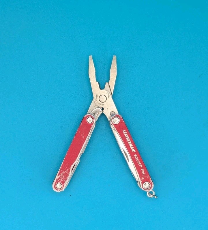 Leatherman SQUIRT PS4 Multi-Tool With Pliers Scissors Knife RED!