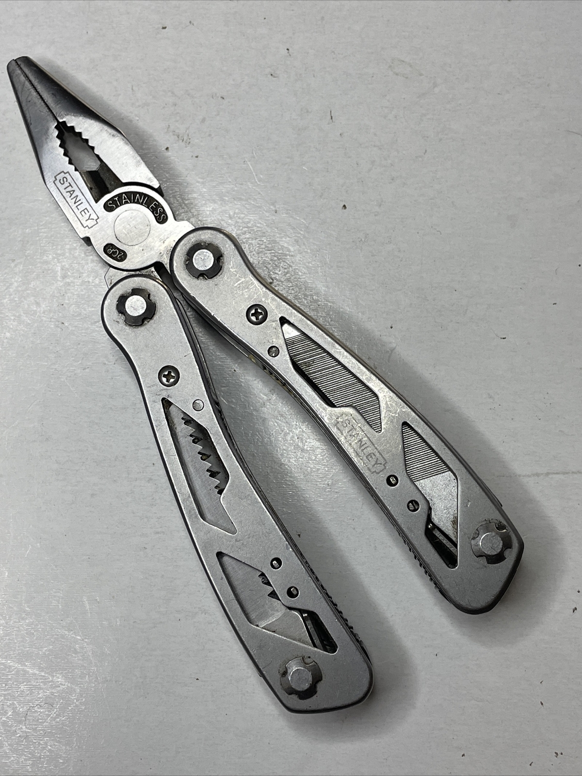STANLEY MUTI TOOL STAINLESS 2CR 9 TOOL FUNCTIONS