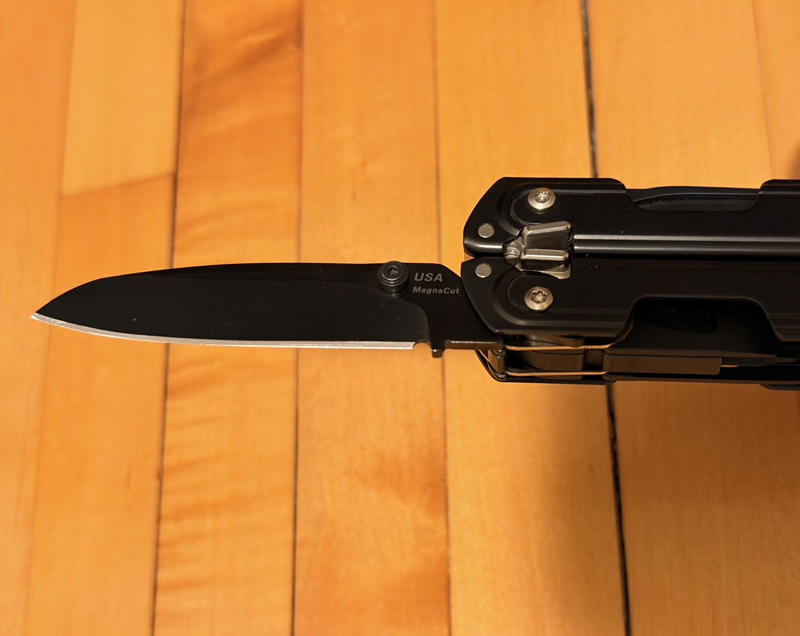 Leatherman Arc Obsidian Limited Edition With Leather Sheath w/ BLACK BLADE
