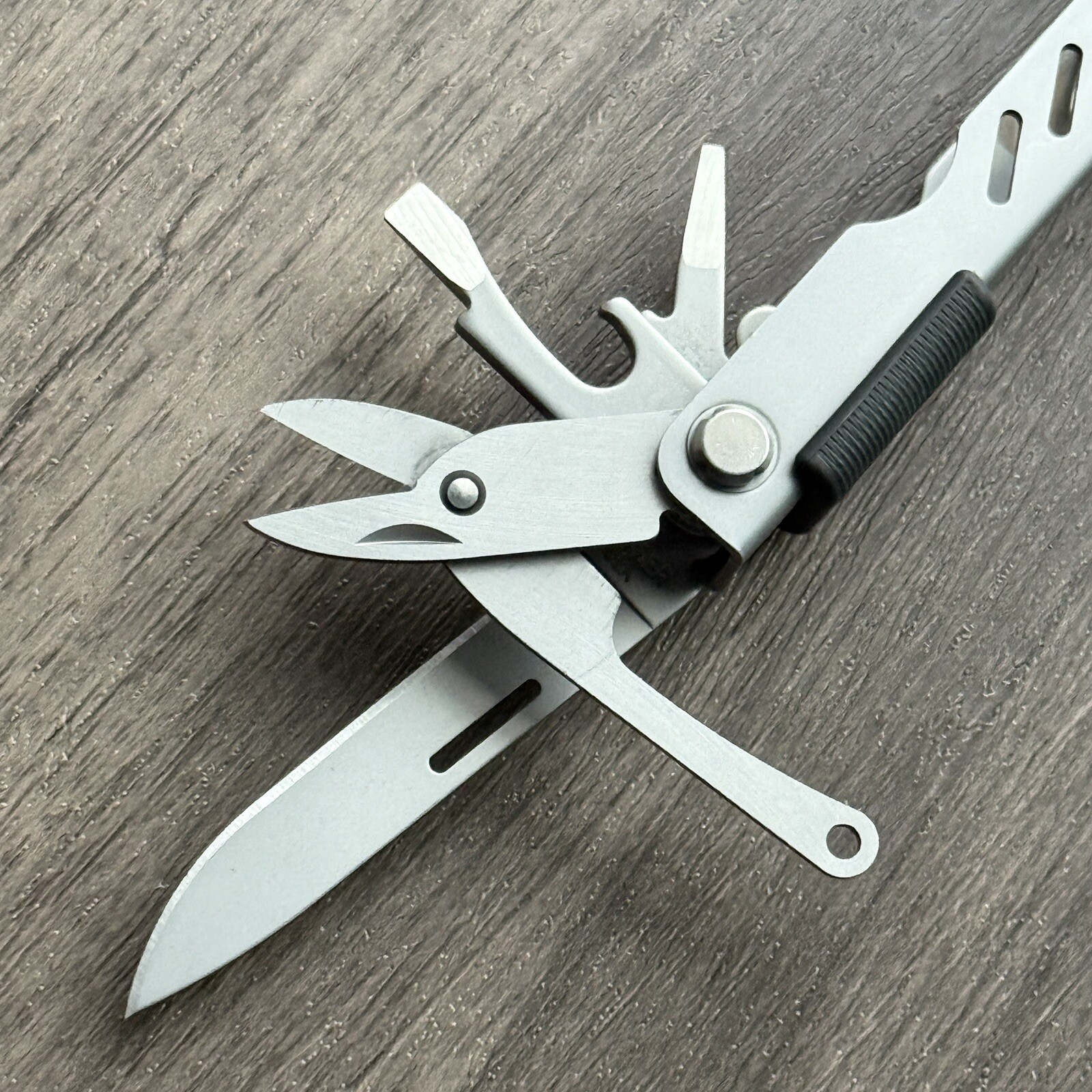 Gerber Fisherman Compact Multi Plier MP400 w/Tweezers & Extra Long Pliers