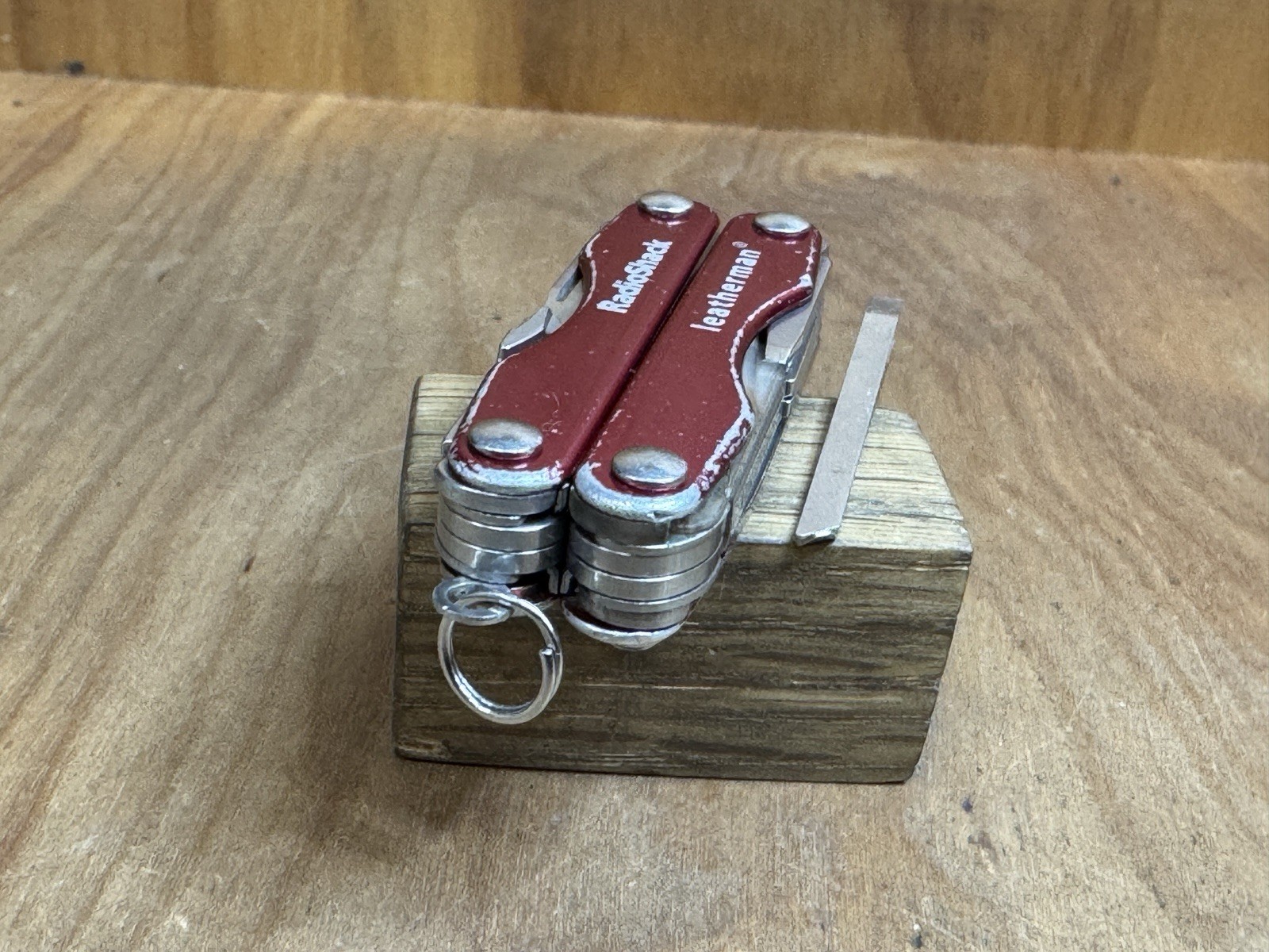 LEATHERMAN Squirt E4 Red Radio Shack Electrical Rare Limited Edition USA GREAT!