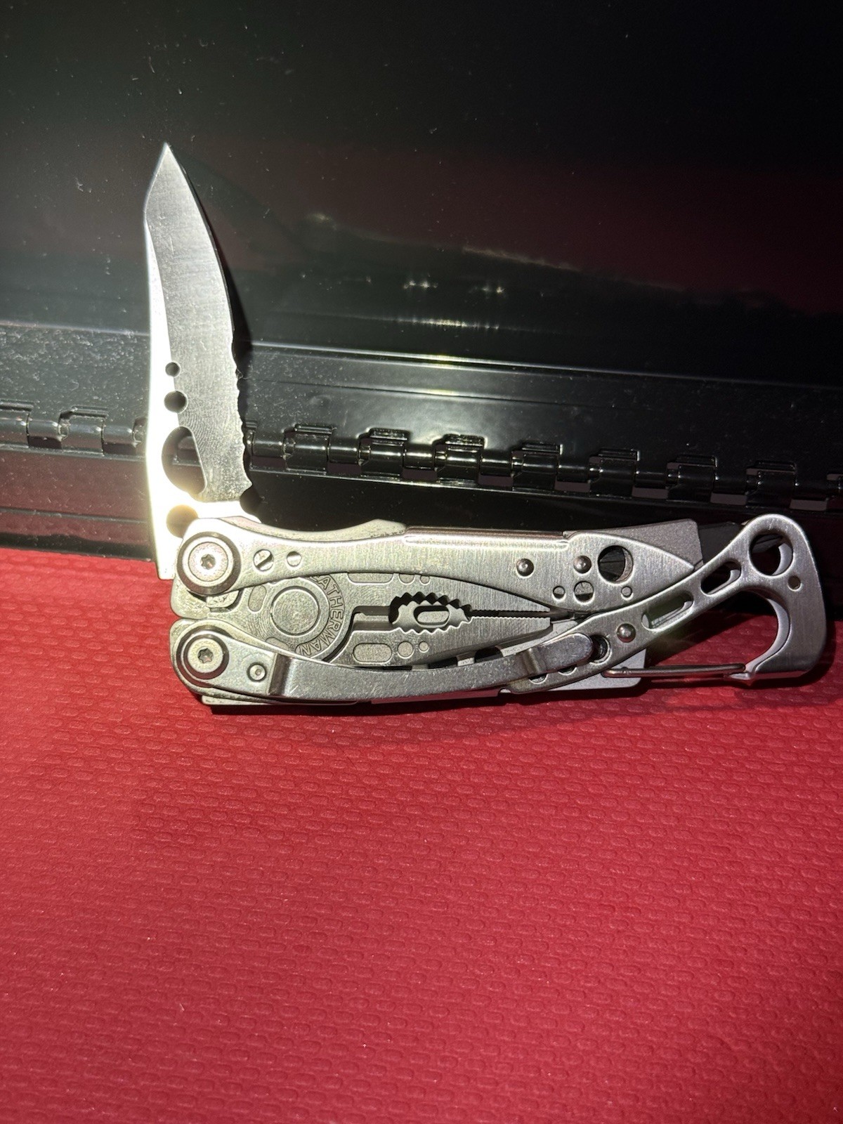Leatherman Skeletool Multi-Tool Silver Stainless Steel 7 Tools Lightweight