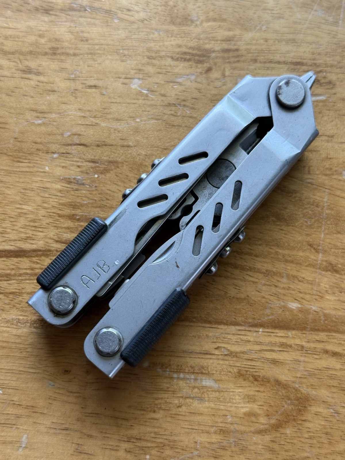 Gerber MP400 Compact Sport Multitool Multi-Plier Stainless Silver Engraved Used