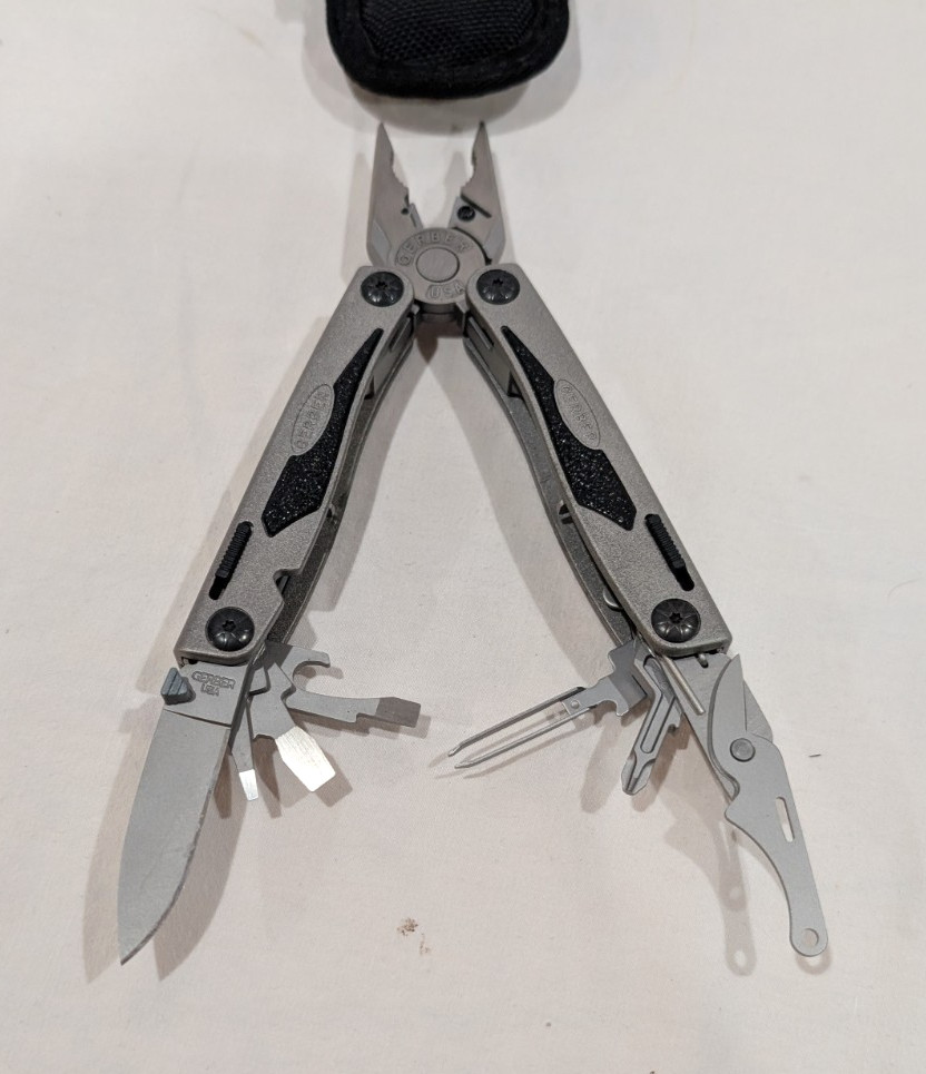 Gerber Multi-Tool 8 Tool Pliers Knife With Sheath Case Ships Free
