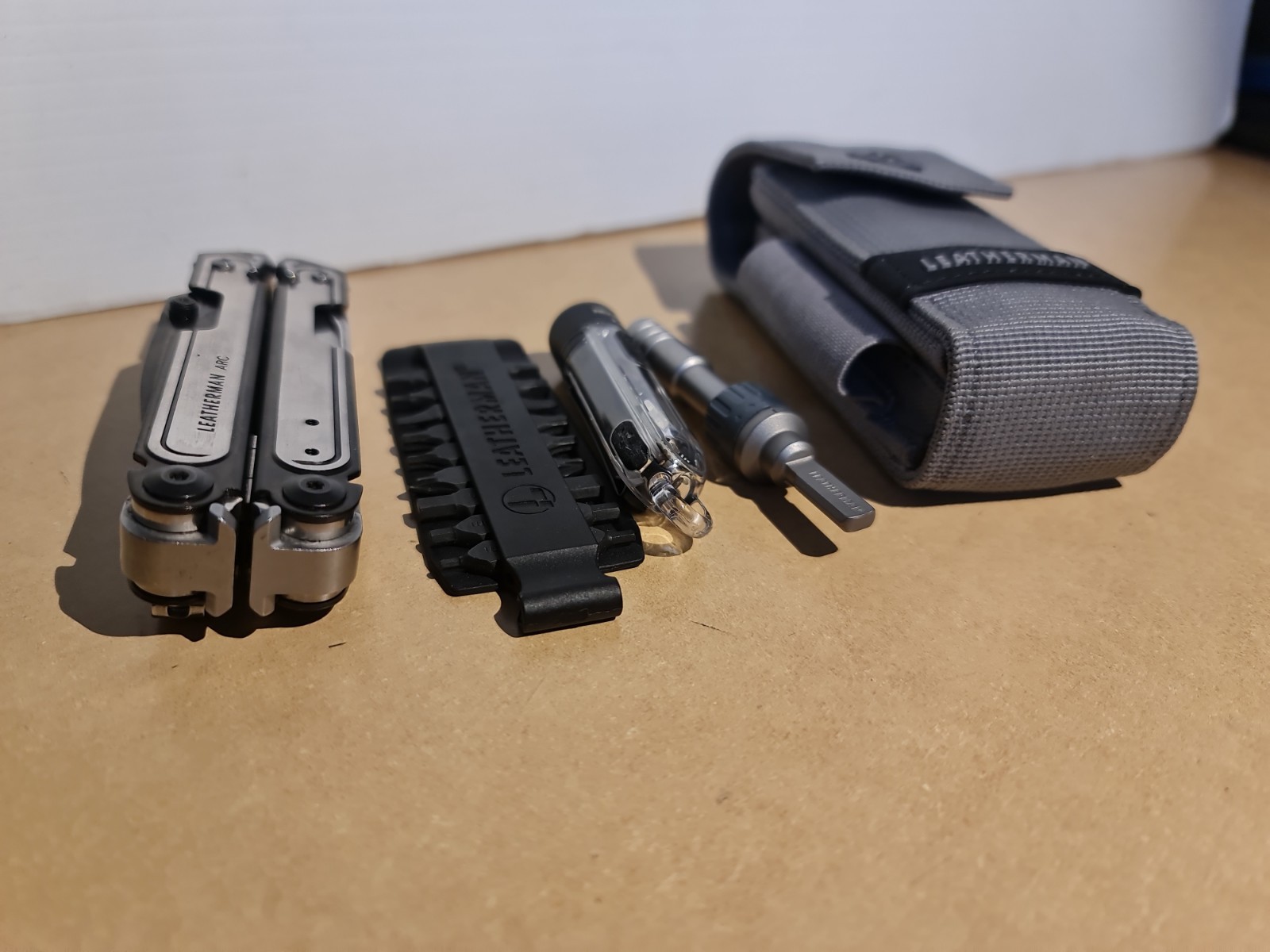 Leatherman ARC Multi Tool MagnaCut Blade With Ratchet / Bit Kit / Led Torch