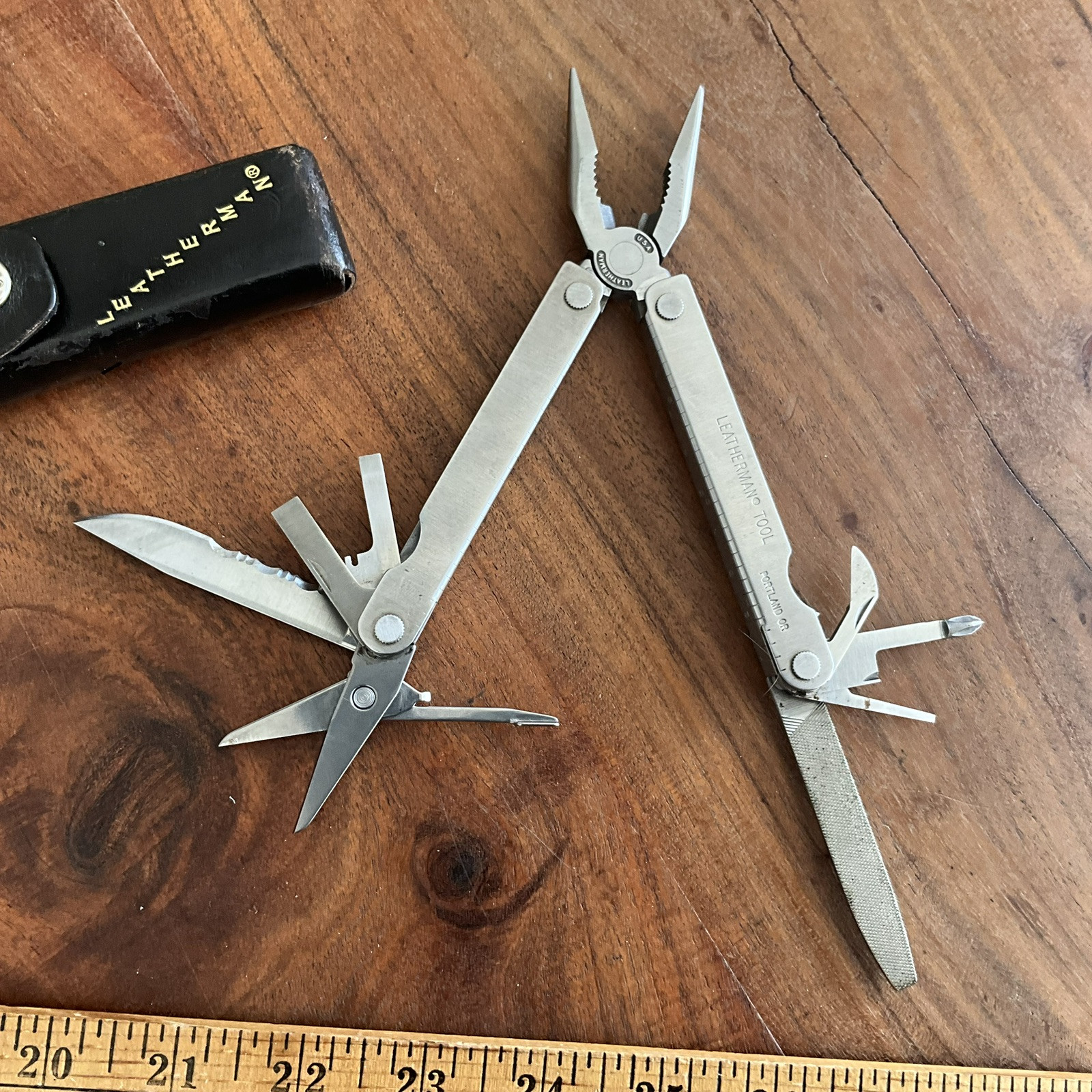 COLLECTIBLE LEATHERMAN MULTI TOOL PORTLAND, OR USA MULTI-TOOL. W/SHEATH